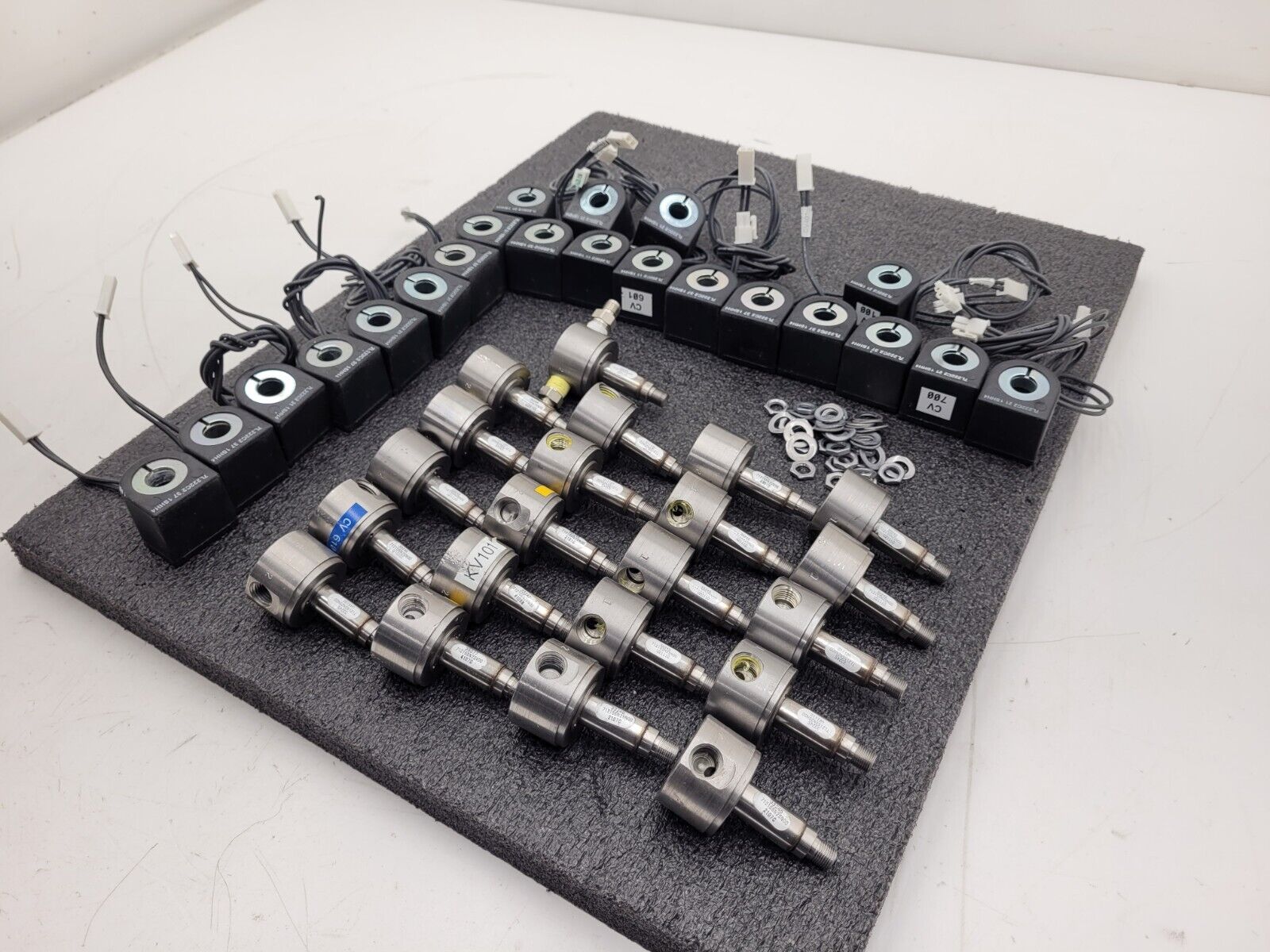 Assorted Lot of 21x Parker Solenoid Valve 24VDC 33245 71215SN2SN00 U2111D