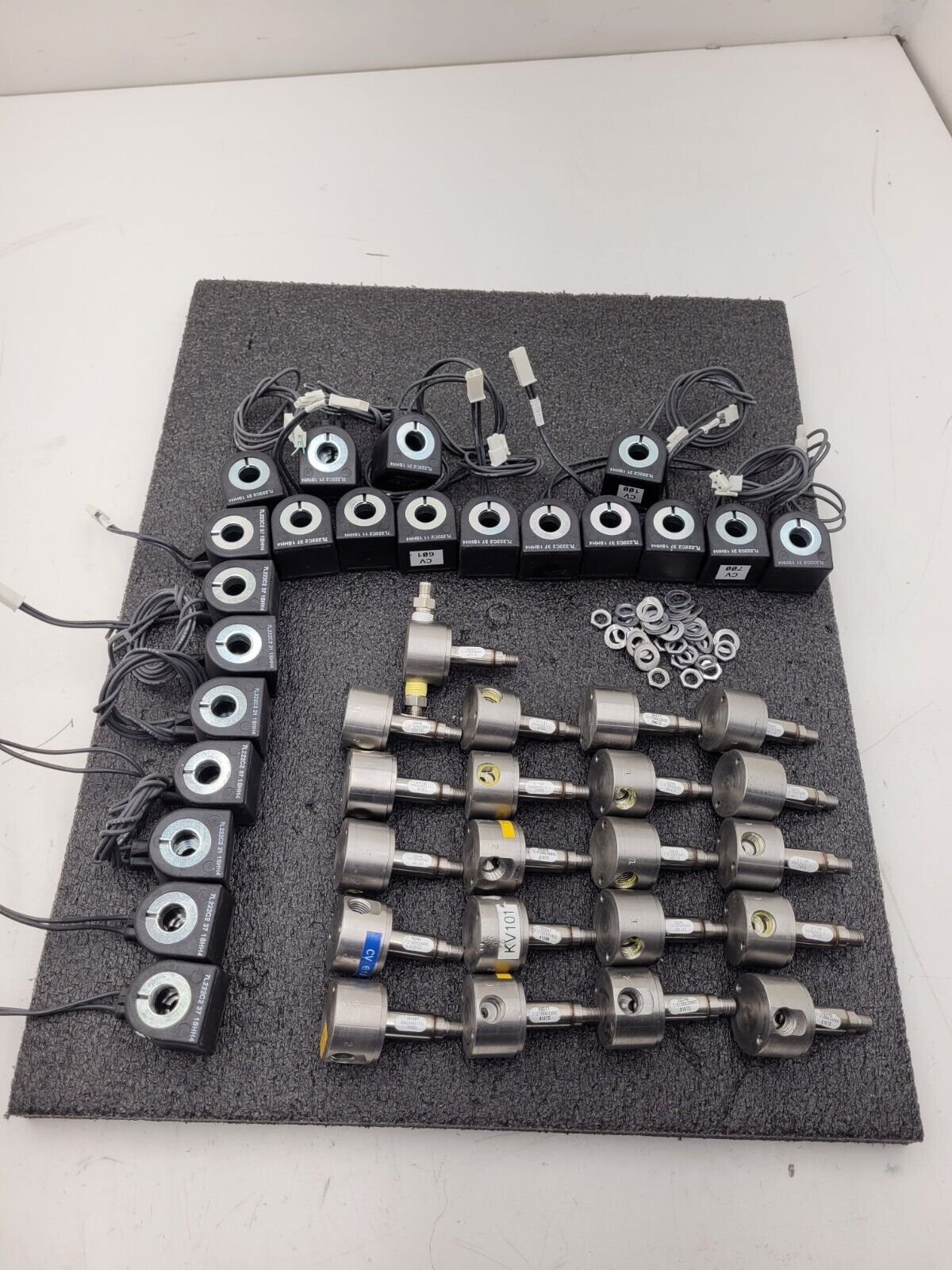 Assorted Lot of 21x Parker Solenoid Valve 24VDC 33245 71215SN2SN00 U2111D