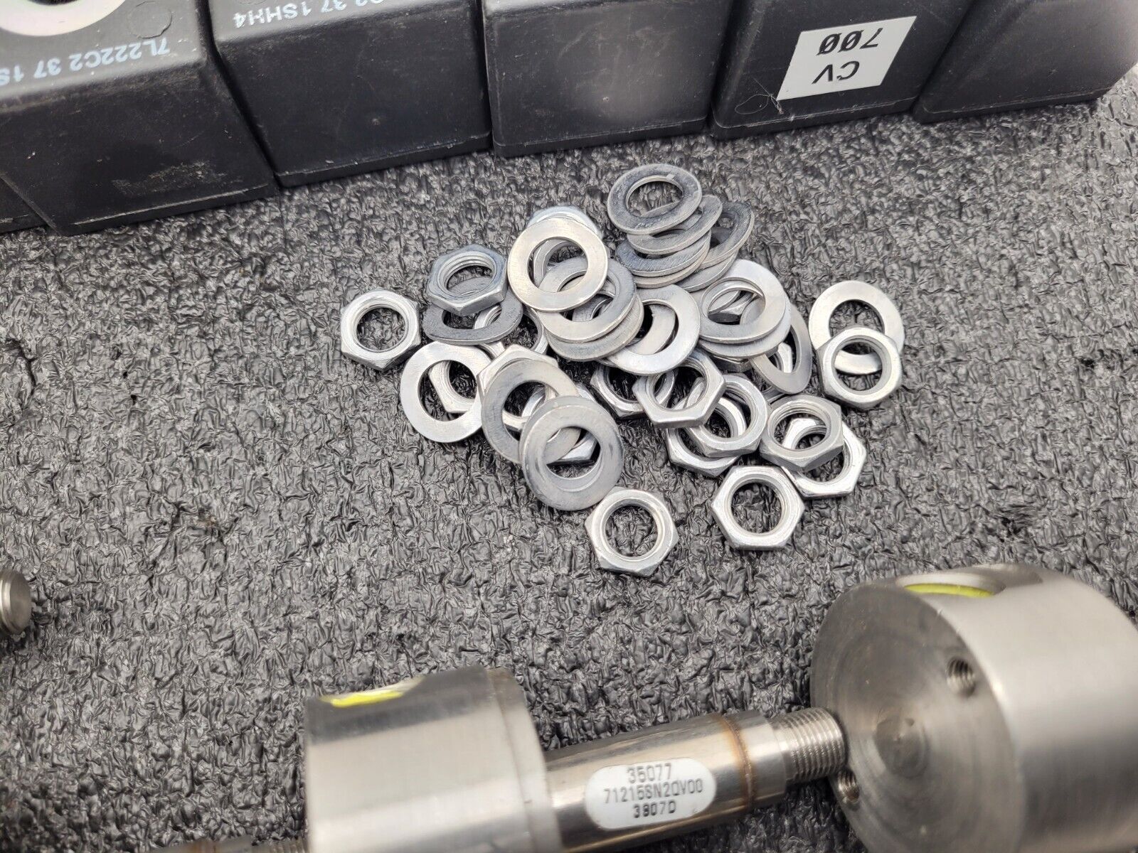 Assorted Lot of 21x Parker Solenoid Valve 24VDC 33245 71215SN2SN00 U2111D