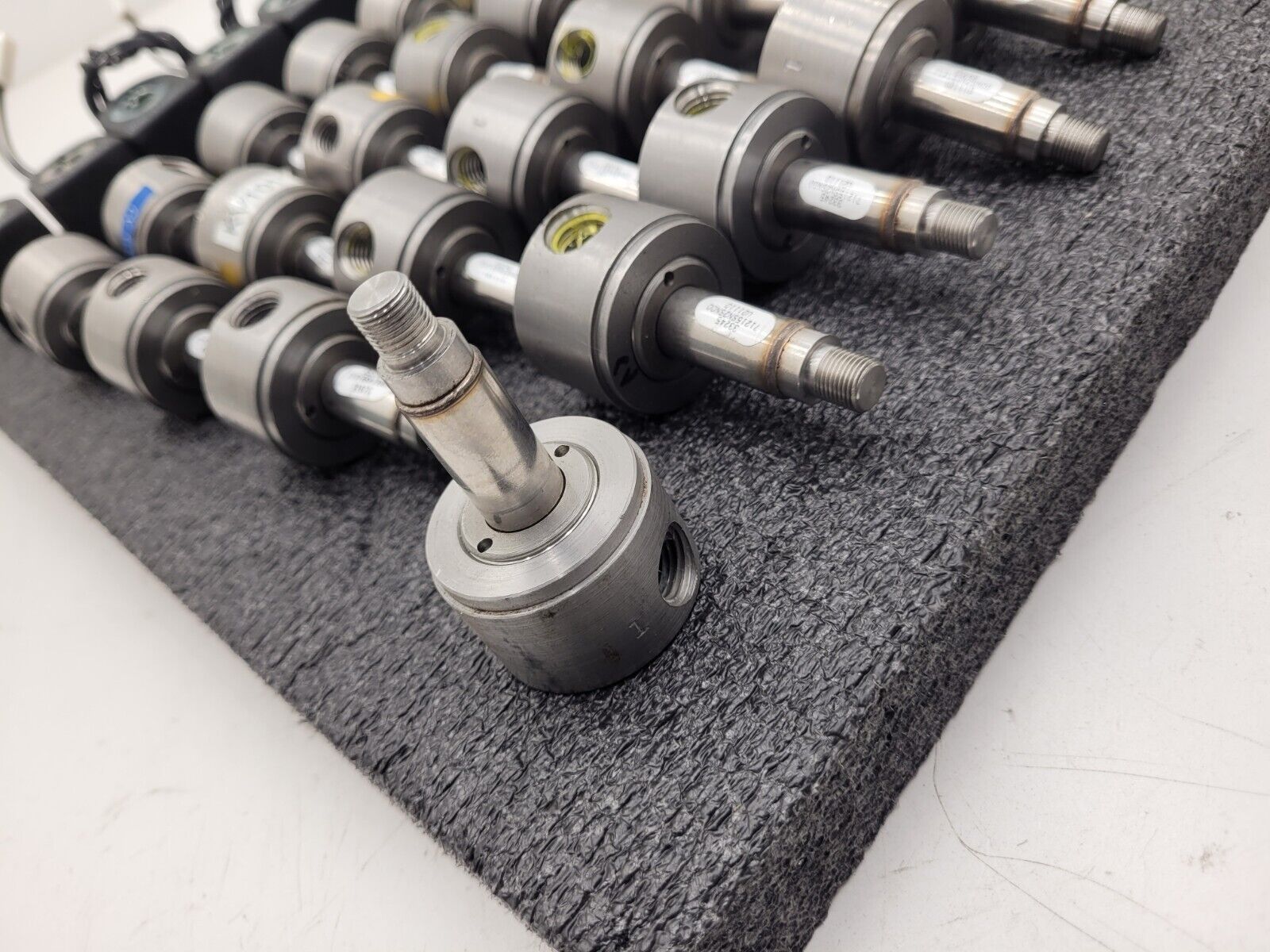 Assorted Lot of 21x Parker Solenoid Valve 24VDC 33245 71215SN2SN00 U2111D