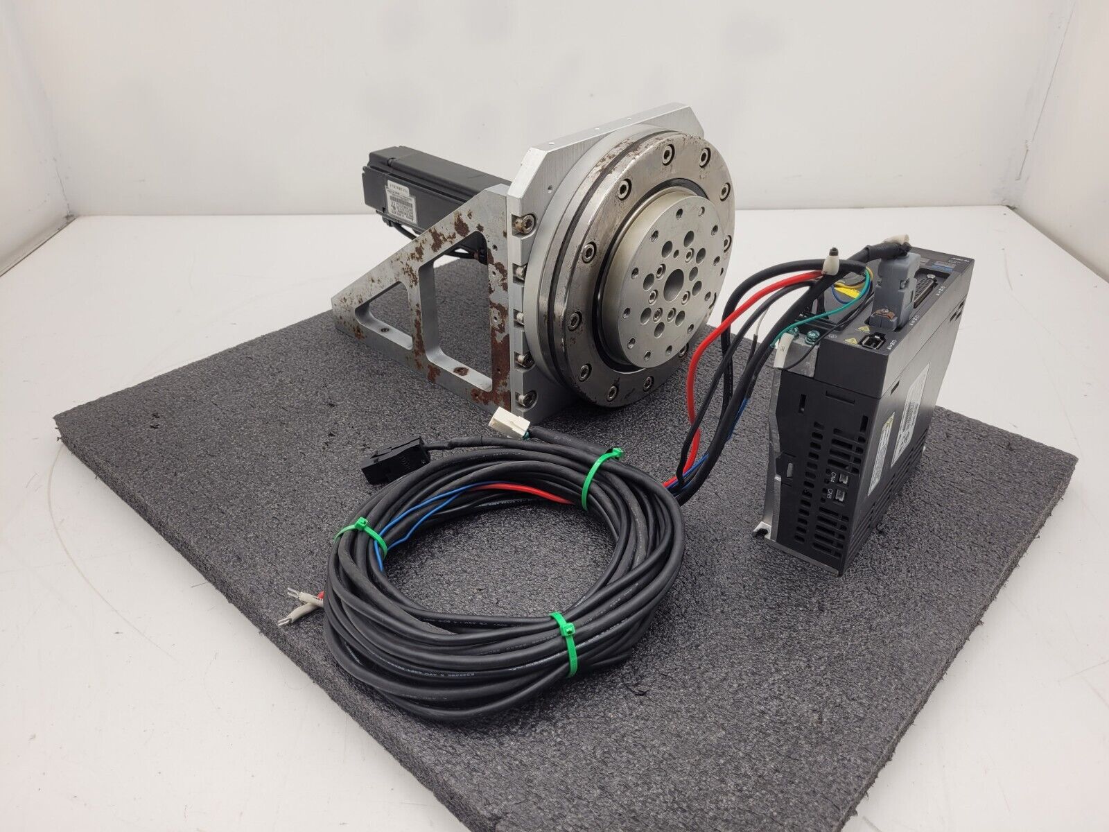 Delta ECMA-C20604RS Servo ASD-B2-0421-B 400W Drive Apex AD090-P1 100:1 Ratio