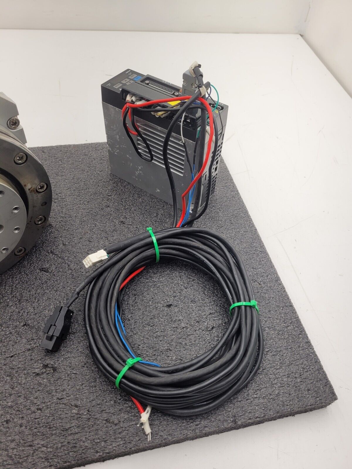 Delta ECMA-C20604RS Servo ASD-B2-0421-B 400W Drive Apex AD090-P1 100:1 Ratio