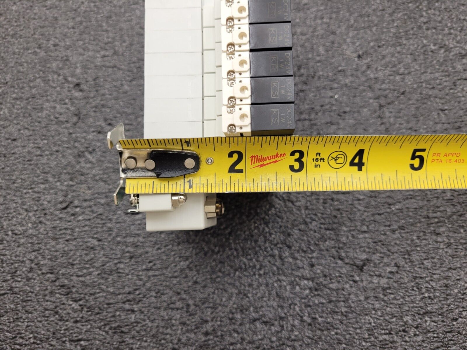 2x SMC Pneumatic Valve Block Solenoid Manifold 24VDC 12 Valves Total Lot E