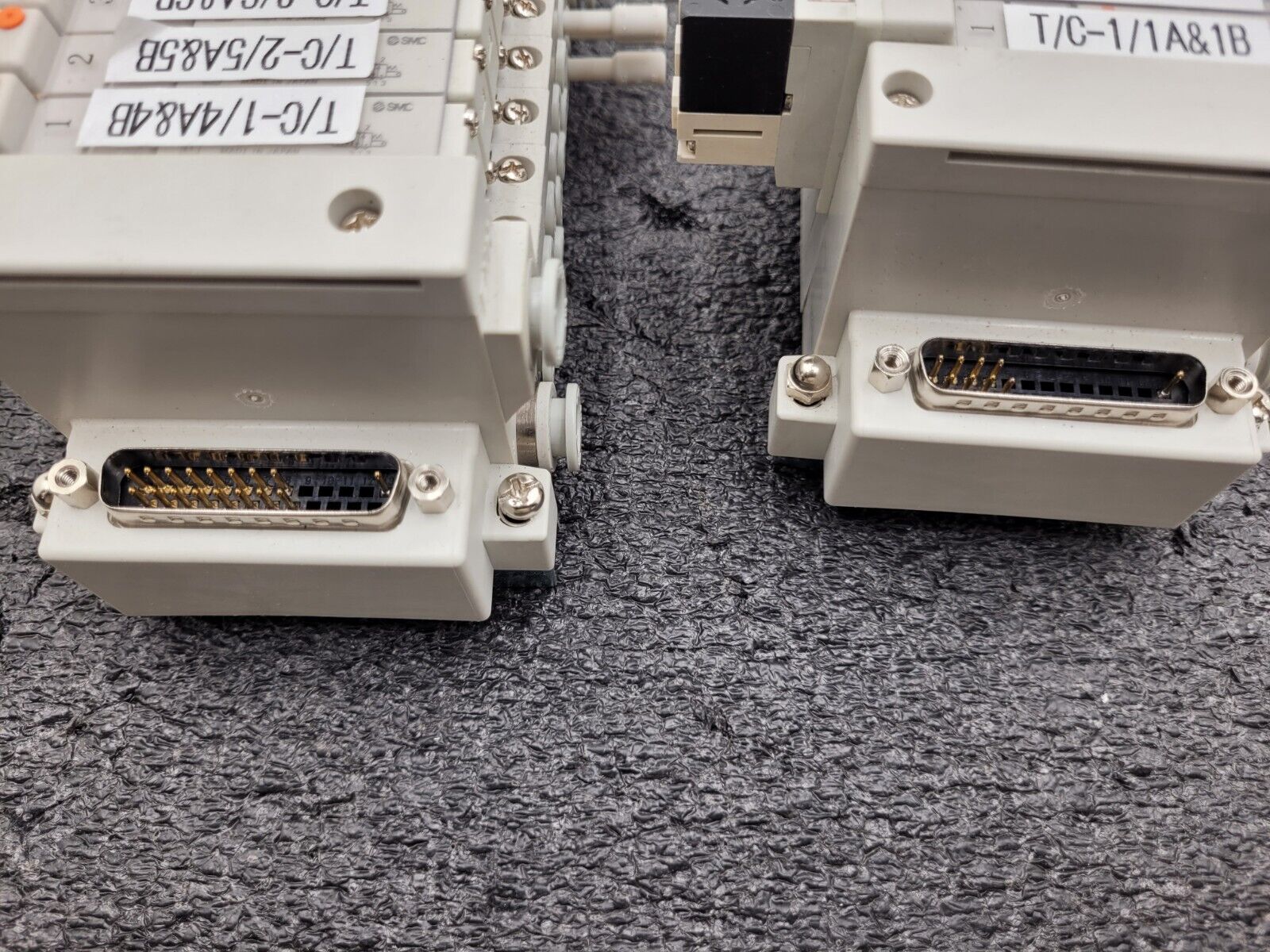 2x SMC Pneumatic Valve Block Solenoid Manifold 24VDC 12 Valves Total Lot E