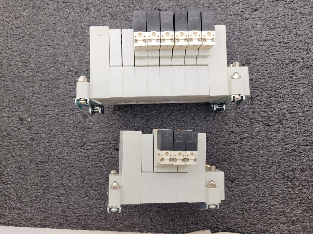 2x SMC Pneumatic Valve Block Solenoid Manifold 24VDC 12 Valves Total Lot E