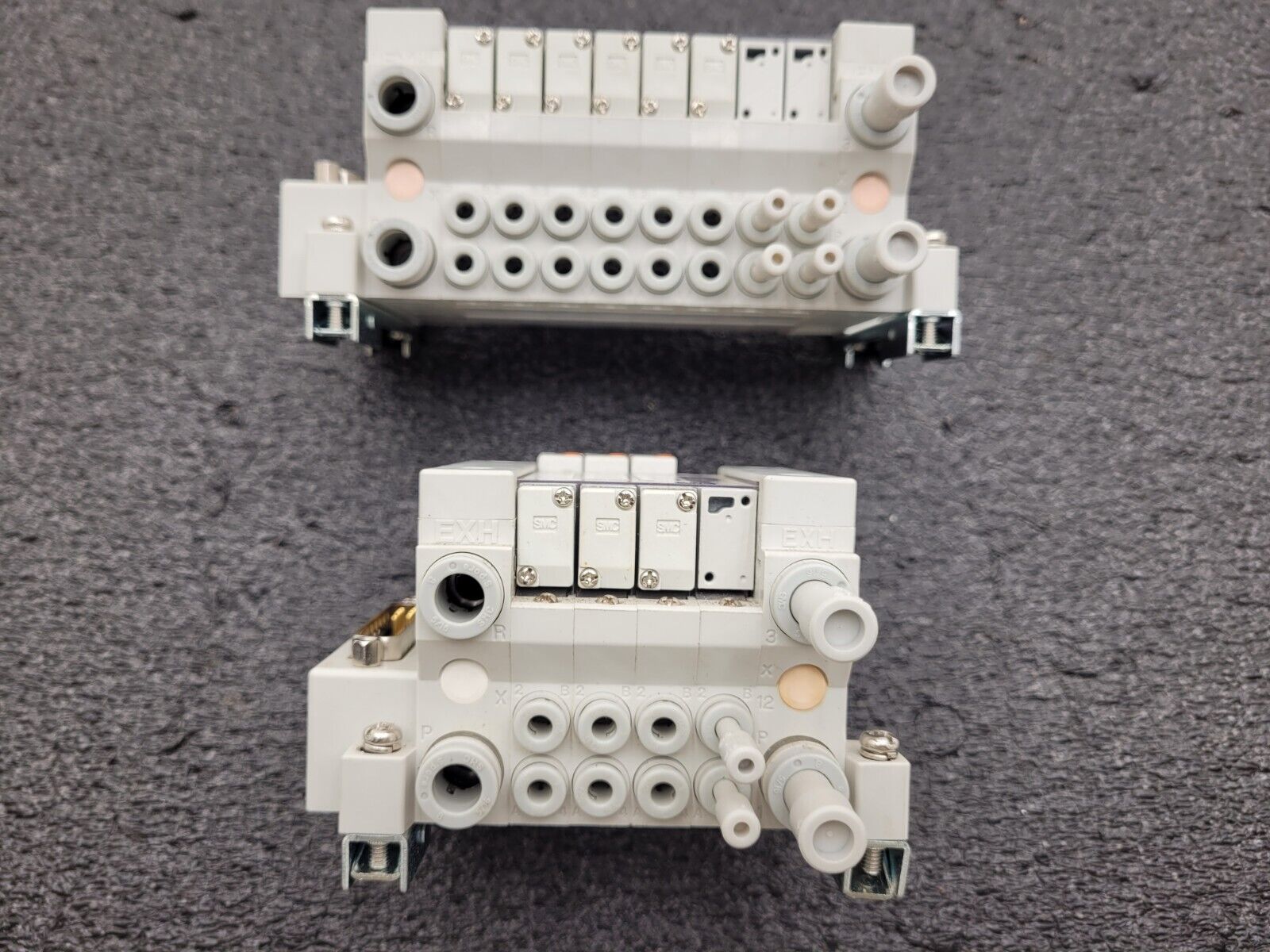 2x SMC Pneumatic Valve Block Solenoid Manifold 24VDC 12 Valves Total Lot E
