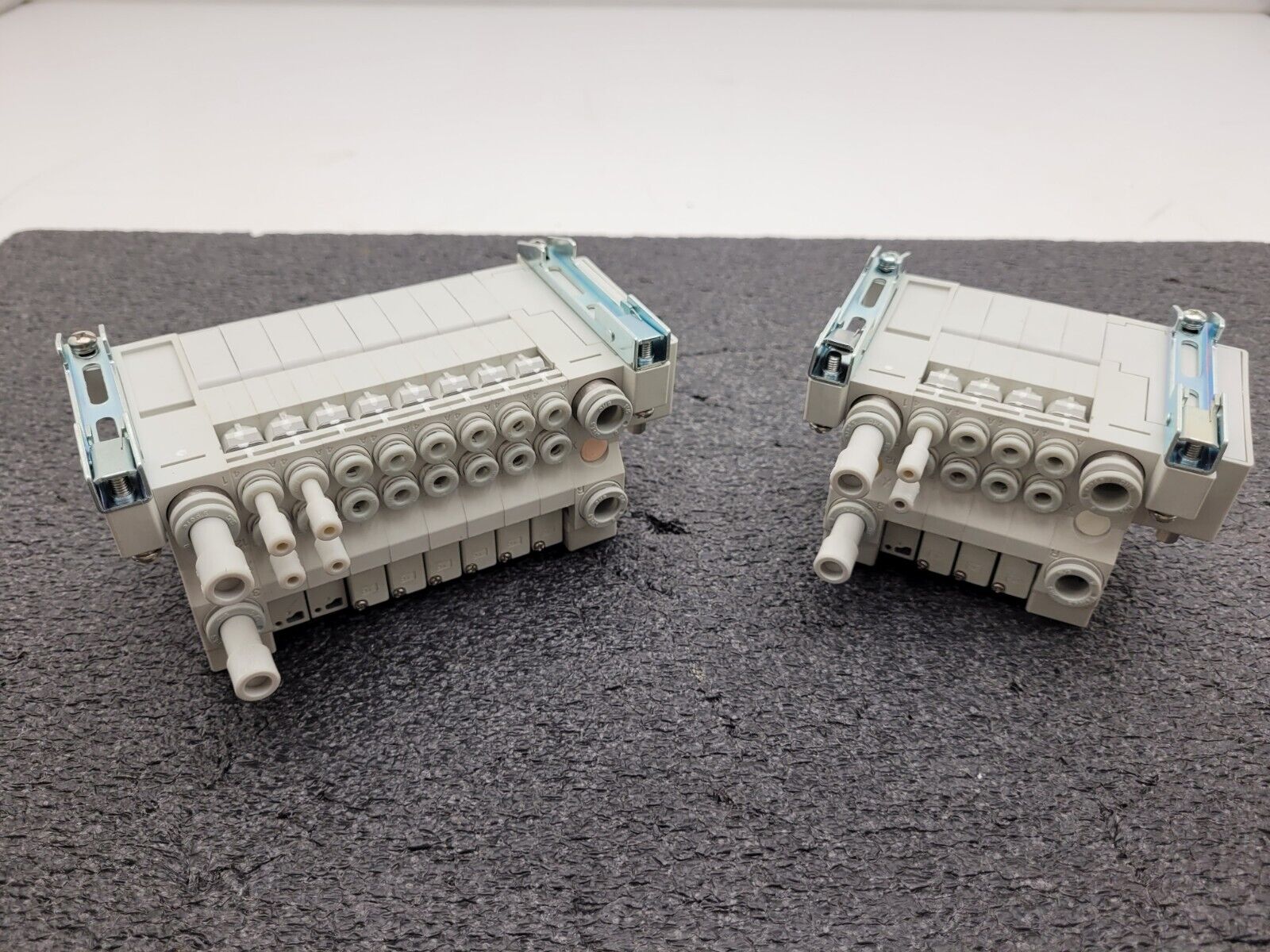 2x SMC Pneumatic Valve Block Solenoid Manifold 24VDC 12 Valves Total Lot E