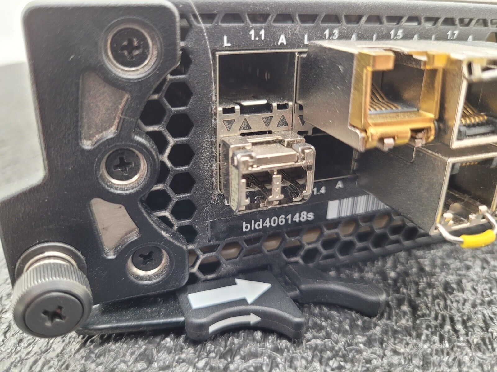 F5 Networks F5-VPR-LTM-B2100 Local Traffic Manager B2100 Viprion Blade 300GB