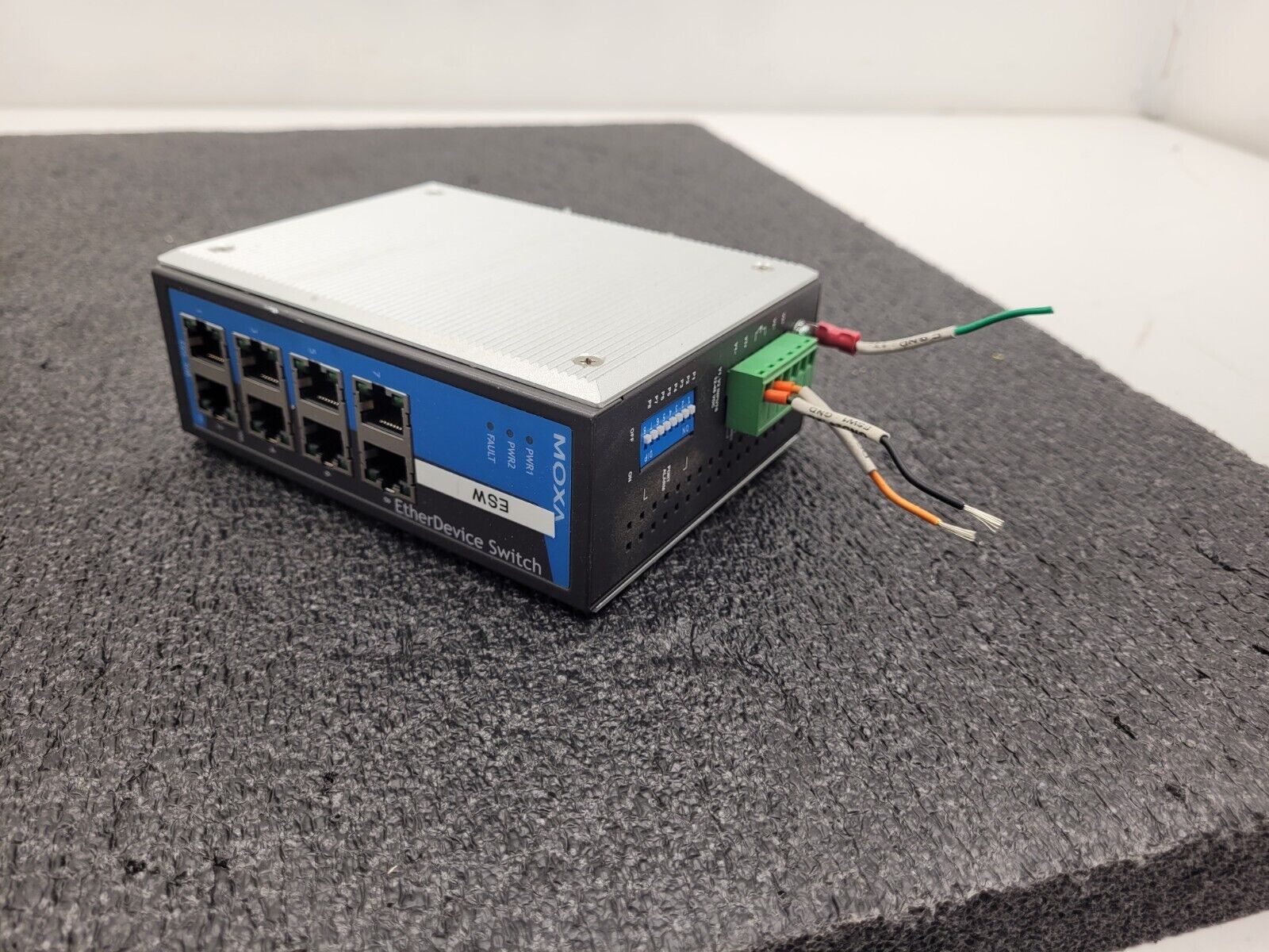 MOXA 8-port Industrial Ethernet Switch EtherDevice EDS-308-T 12-48 VDC Input DIN