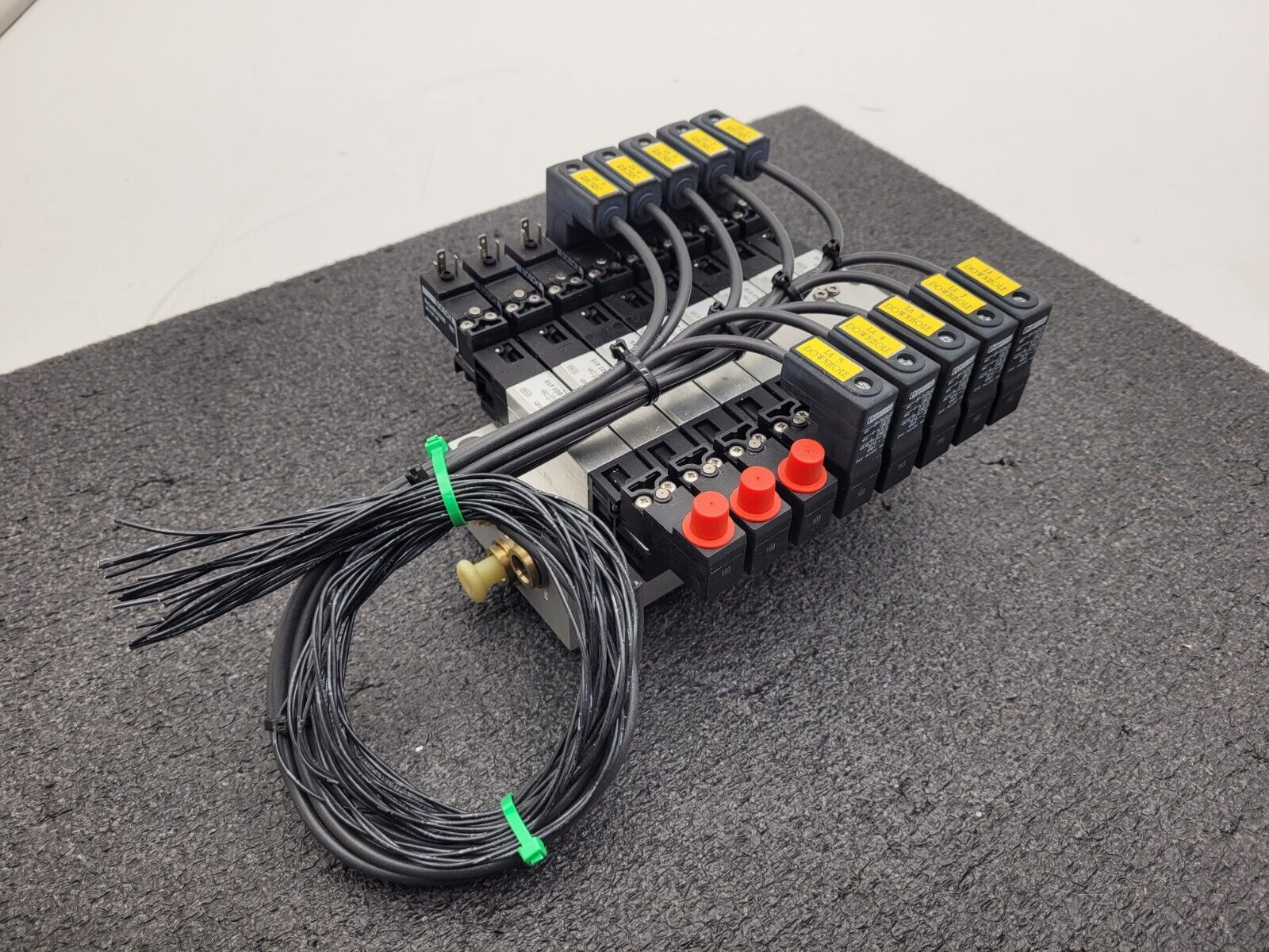 BOSCH Rexroth R424B03415 Pnuematic Solenoid 8x Valve Block Stack Unit A