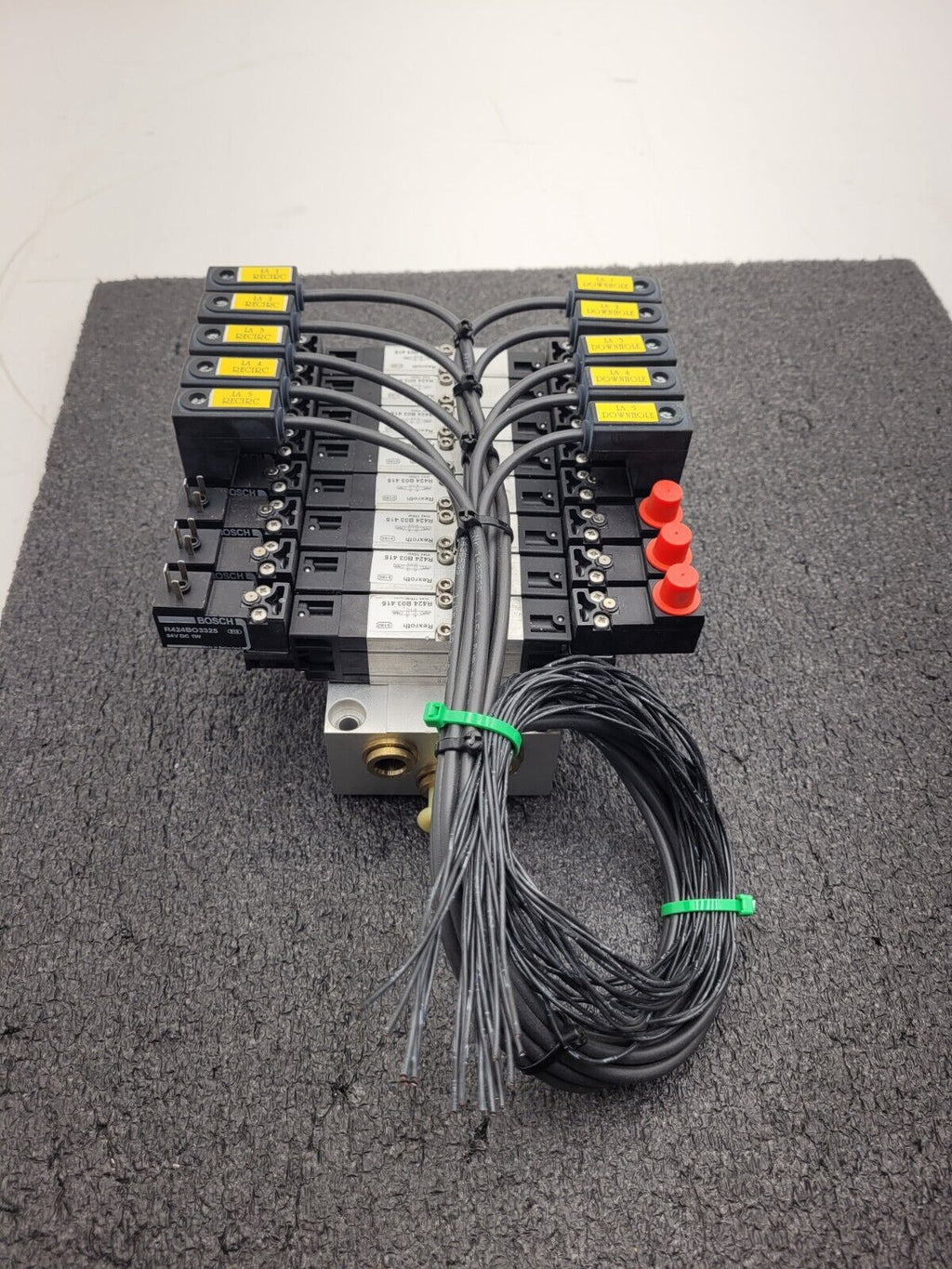 BOSCH Rexroth R424B03415 Pnuematic Solenoid 8x Valve Block Stack Unit A