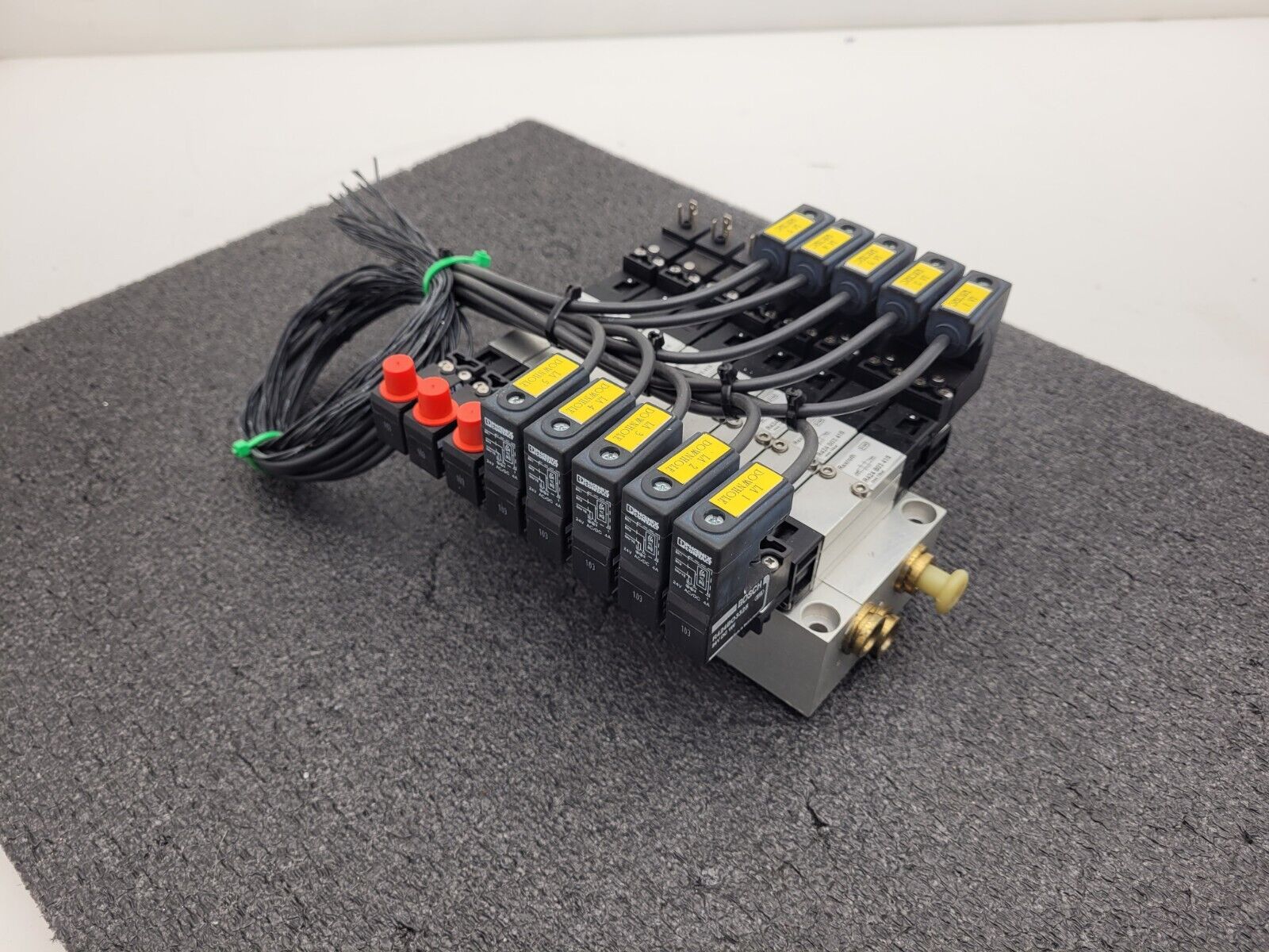 BOSCH Rexroth R424B03415 Pnuematic Solenoid 8x Valve Block Stack Unit A