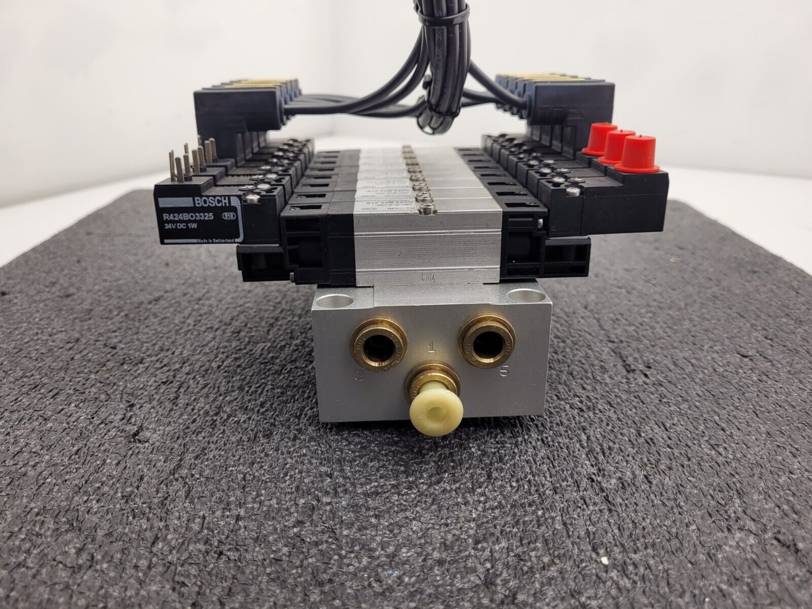 BOSCH Rexroth R424B03415 Pnuematic Solenoid 8x Valve Block Stack Unit A