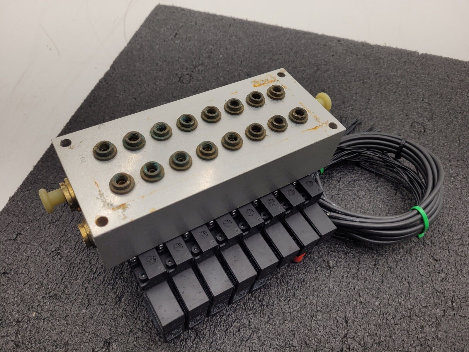 BOSCH Rexroth R424B03415 Pnuematic Solenoid 8x Valve Block Stack Unit A