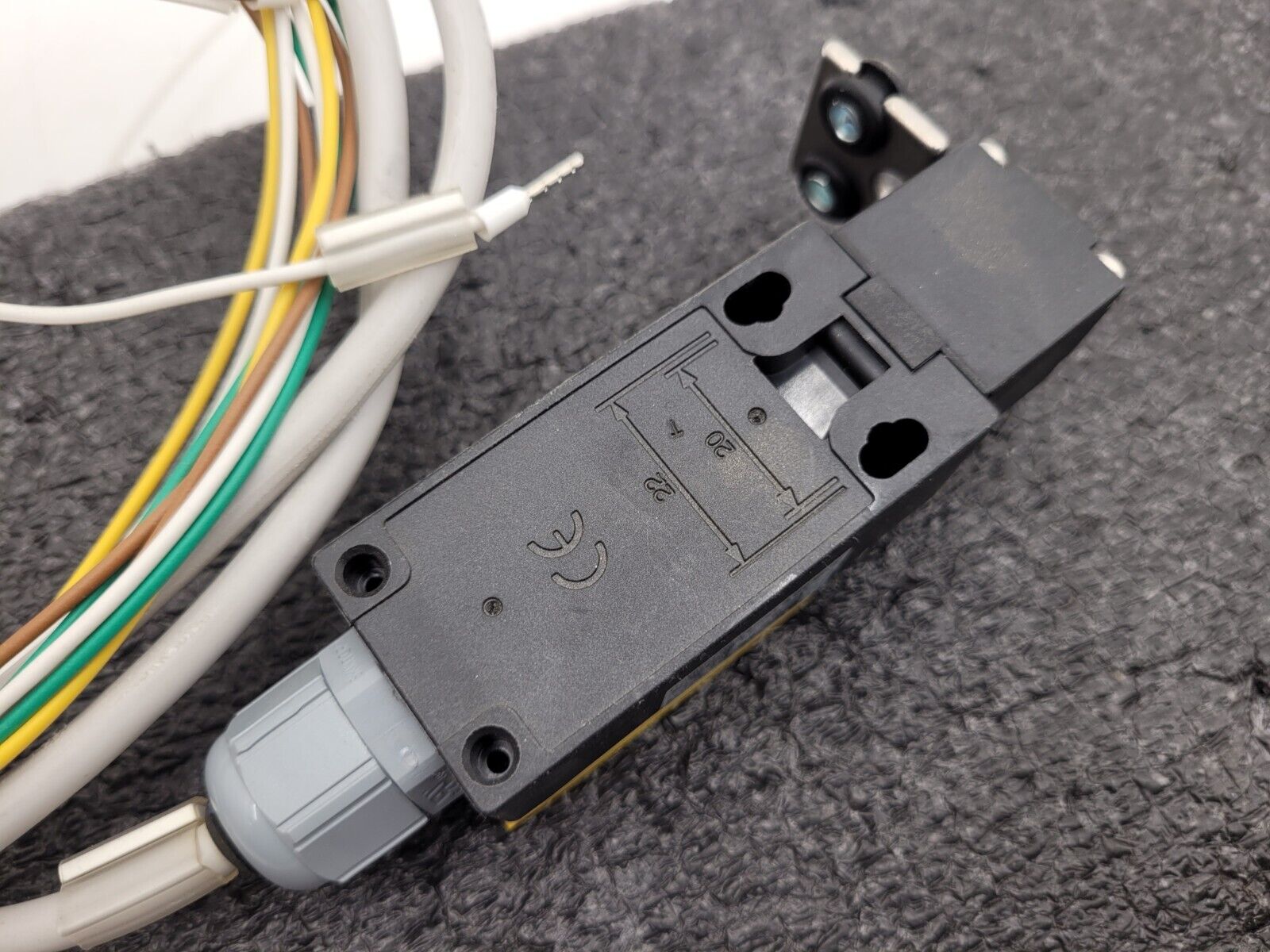 Sick S Series Safety Interlock Door Switch w/ Wire + Key i12-SB213 2x N/C 1x N/O