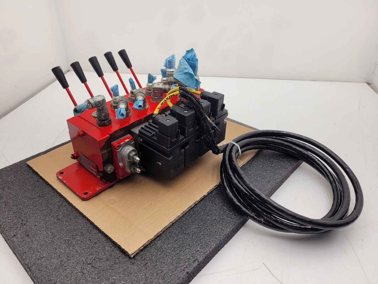 Norcan Proportional 5x Valve Block with 4x Solenoid Controls Manual Lever