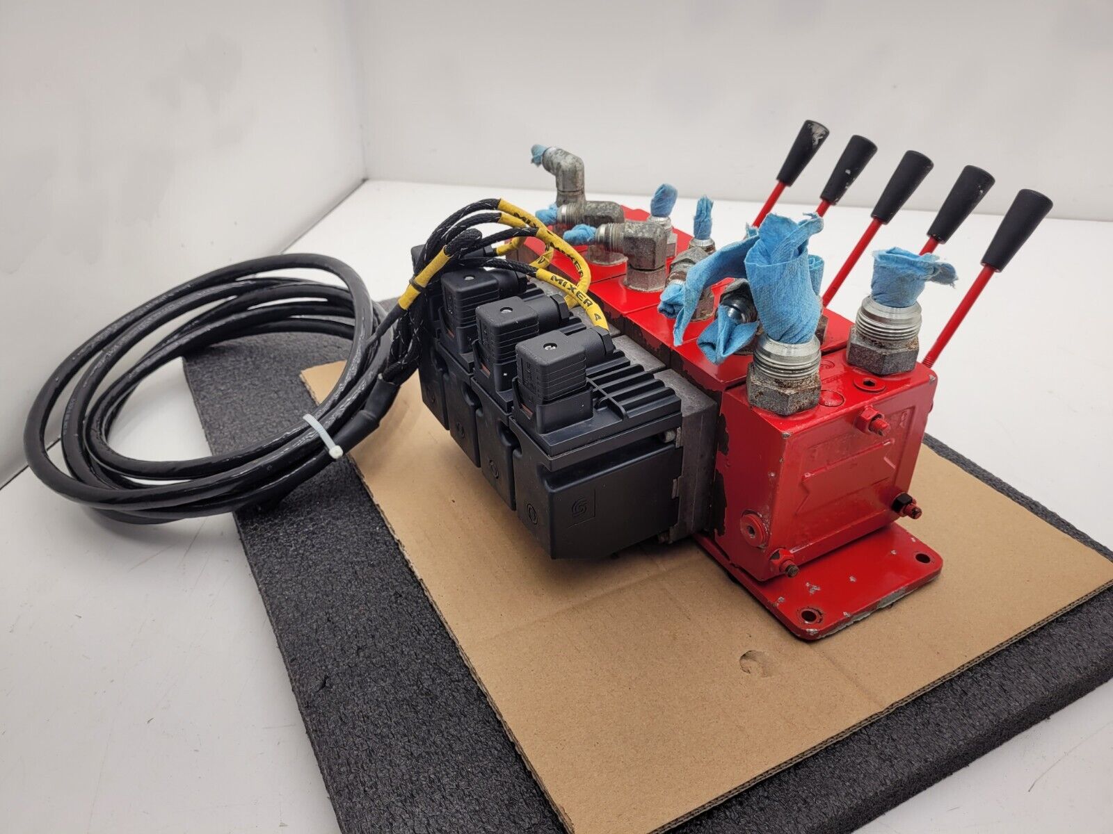 Norcan Proportional 5x Valve Block with 4x Solenoid Controls Manual Lever