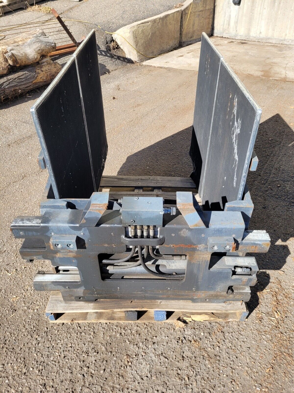 Meyer 1 Ton Forklift Bale Carton Clamp Attachment 3-0402-1 Class 2 Carriage