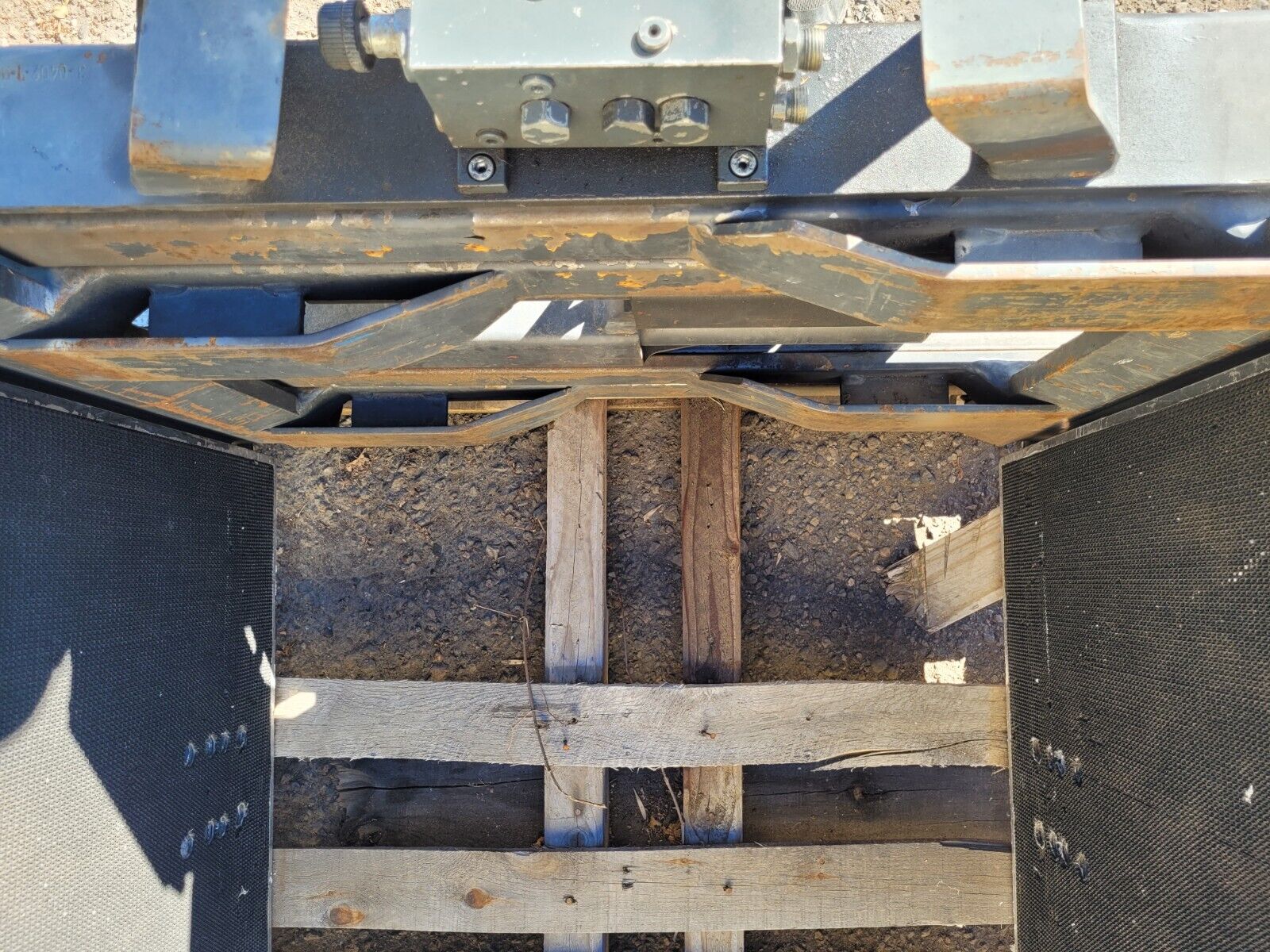 Meyer 1 Ton Forklift Bale Carton Clamp Attachment 3-0402-1 Class 2 Carriage