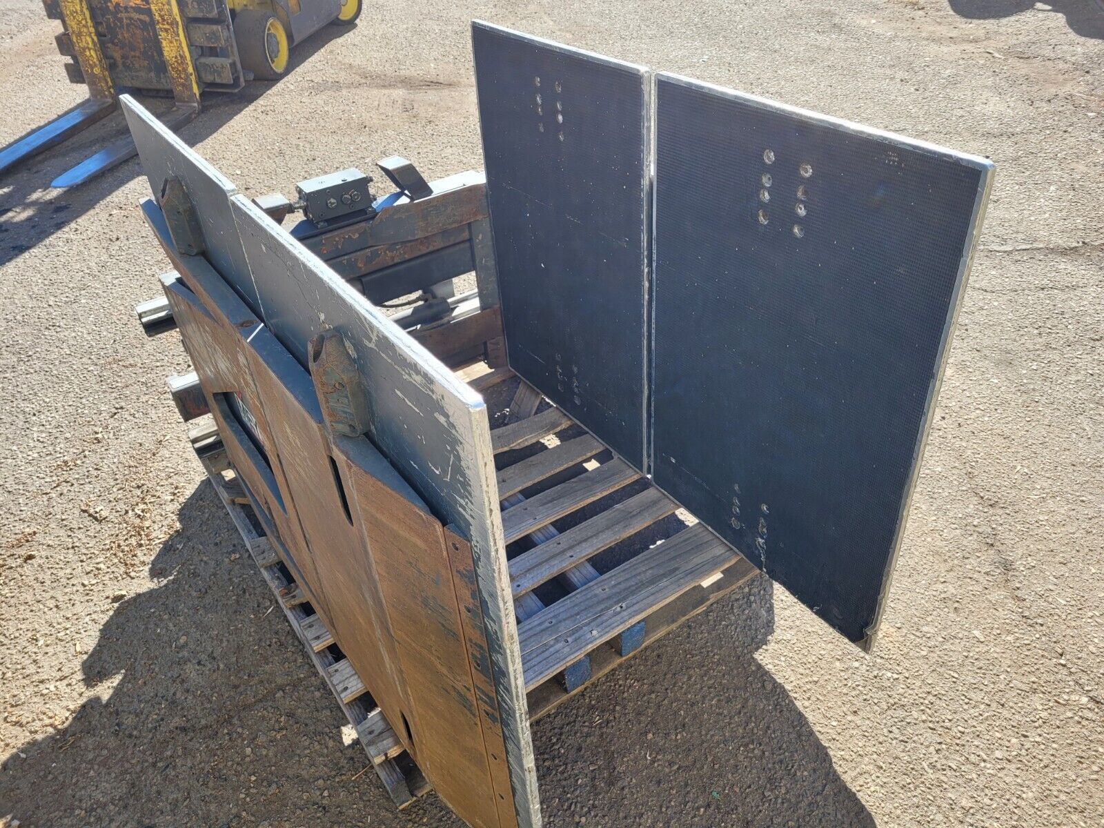 Meyer 1 Ton Forklift Bale Carton Clamp Attachment 3-0402-1 Class 2 Carriage