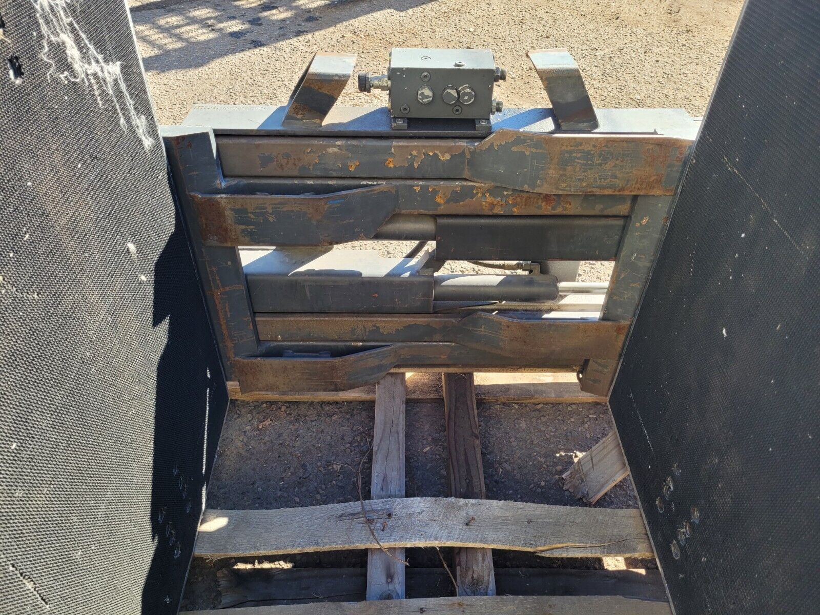 Meyer 1 Ton Forklift Bale Carton Clamp Attachment 3-0402-1 Class 2 Carriage