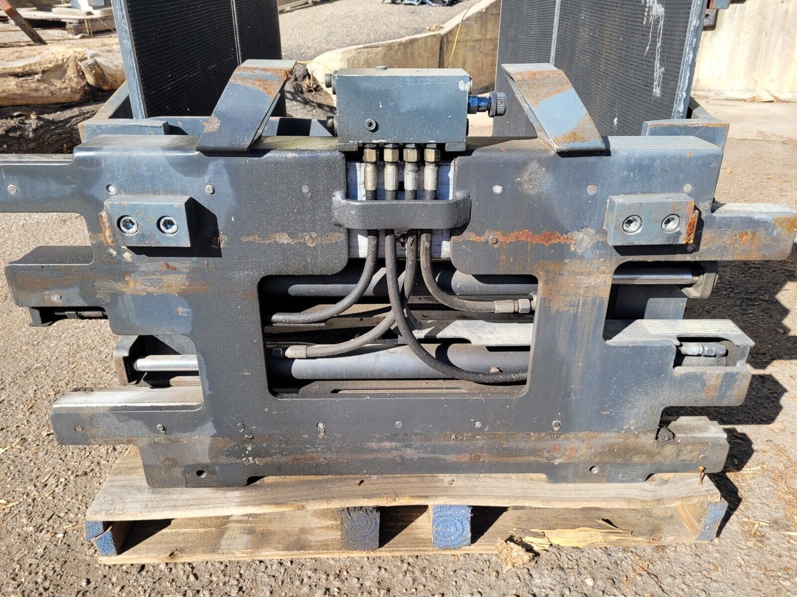 Meyer 1 Ton Forklift Bale Carton Clamp Attachment 3-0402-1 Class 2 Carriage