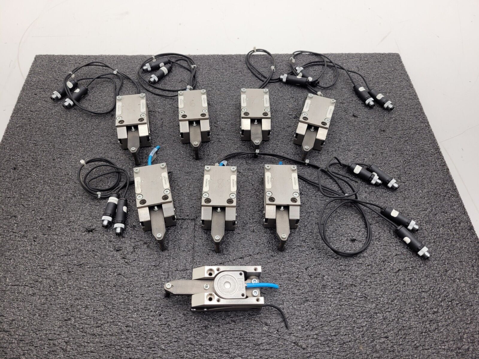 Lot 8x FESTO EV-16-4 150682 Single Acting Clamping Cylinder 4mm Stroke +Sensors