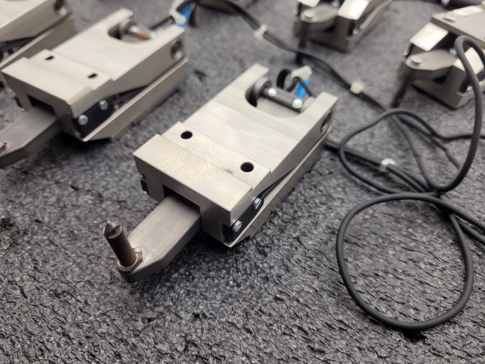 Lot 8x FESTO EV-16-4 150682 Single Acting Clamping Cylinder 4mm Stroke +Sensors