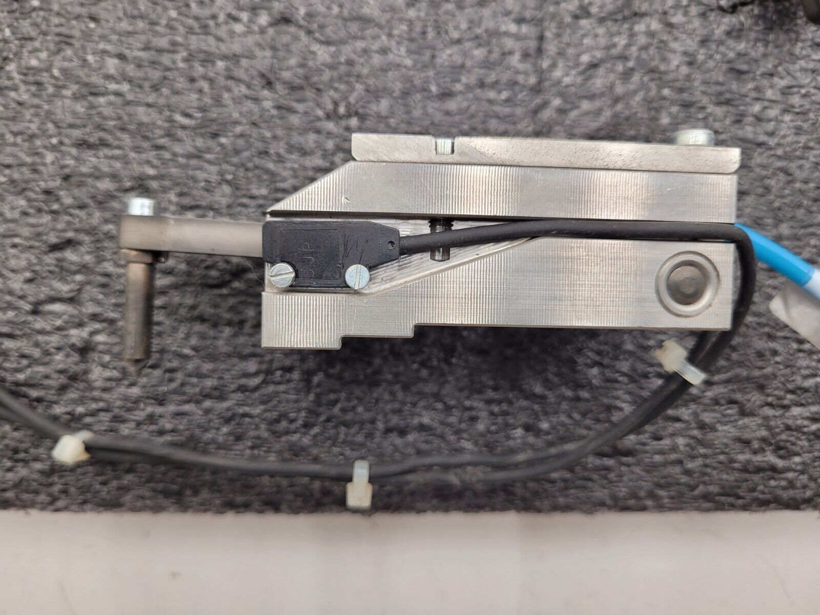 Lot 8x FESTO EV-16-4 150682 Single Acting Clamping Cylinder 4mm Stroke +Sensors