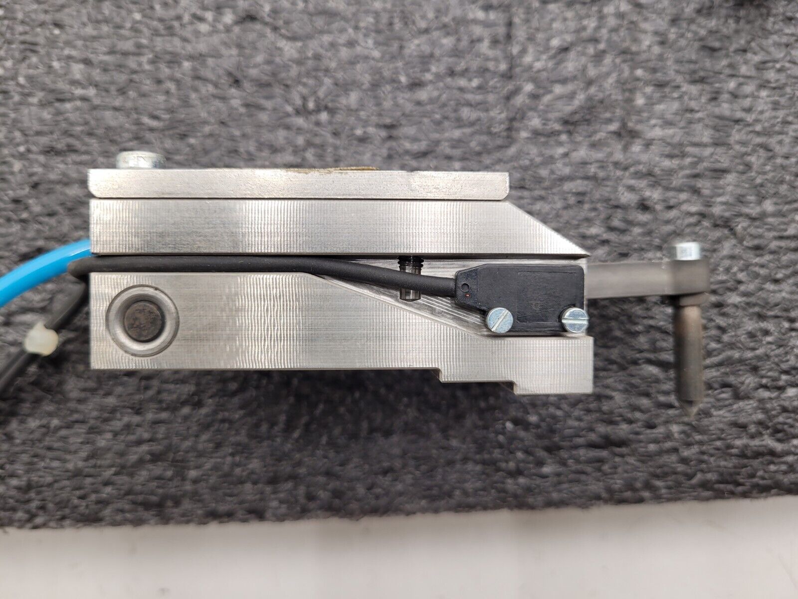 Lot 8x FESTO EV-16-4 150682 Single Acting Clamping Cylinder 4mm Stroke +Sensors
