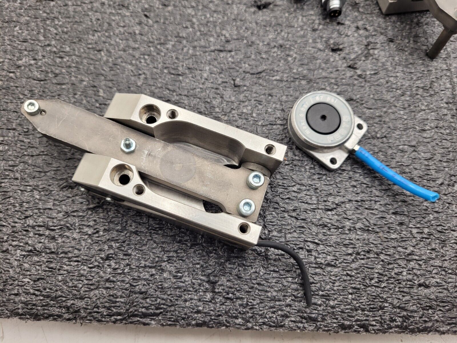 Lot 8x FESTO EV-16-4 150682 Single Acting Clamping Cylinder 4mm Stroke +Sensors