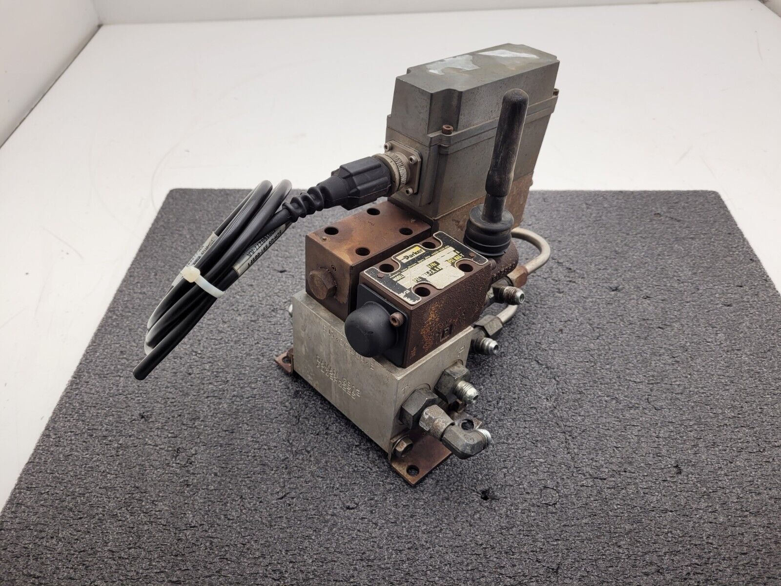 PARKER Hydraulic Proportional ISO Valve D1FHE80HCNEK0030X6114 12VDC + Override D