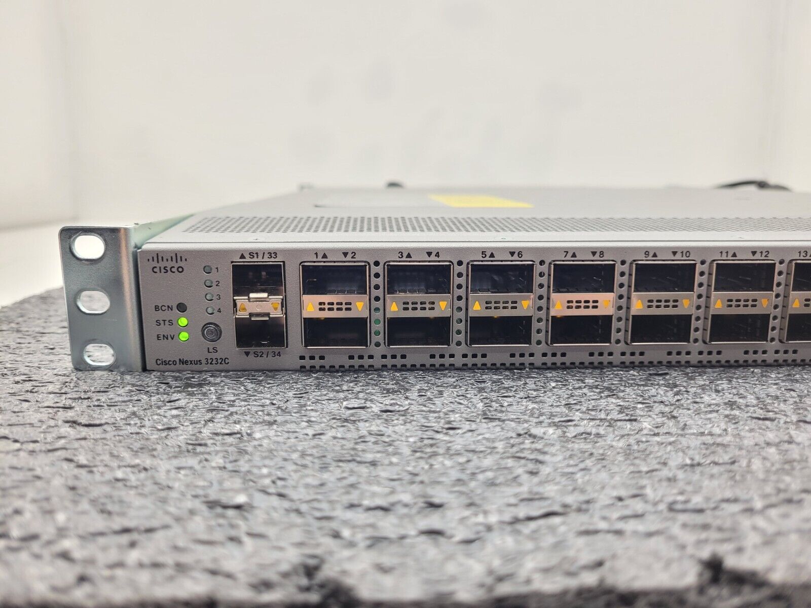 Cisco Nexus 3232C N3K-C3232C 32-Port 100G QSFP28 Network Switch Full Fans & PSUs