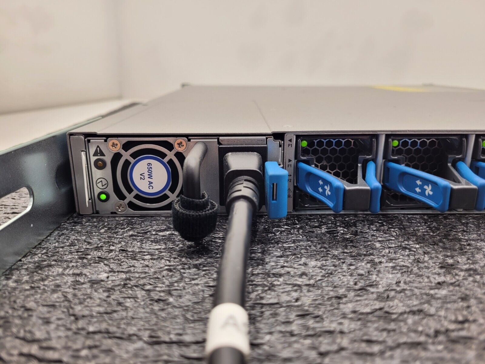 Cisco Nexus 3232C N3K-C3232C 32-Port 100G QSFP28 Network Switch Full Fans & PSUs