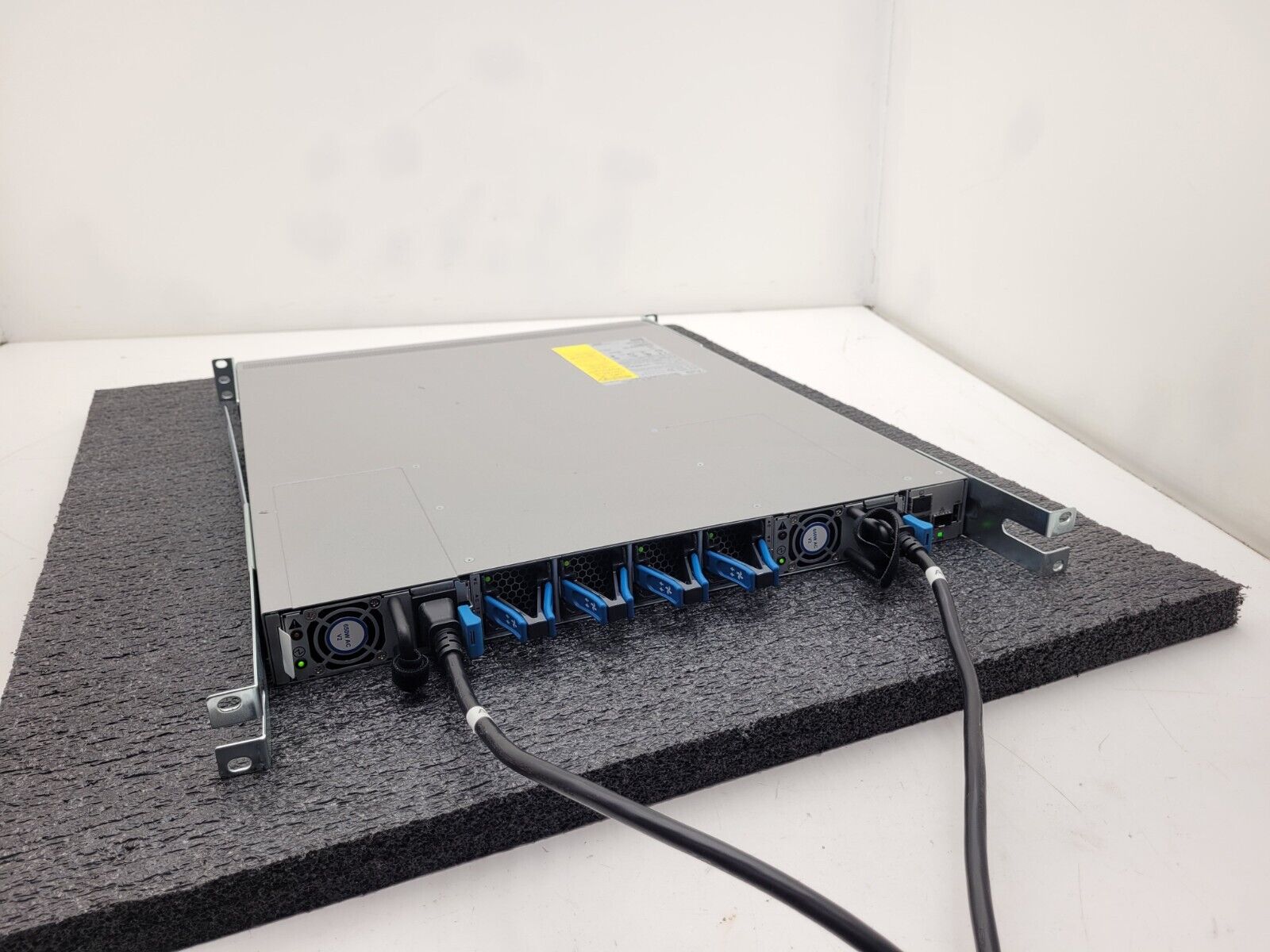 Cisco Nexus 3232C N3K-C3232C 32-Port 100G QSFP28 Network Switch Full Fans & PSUs