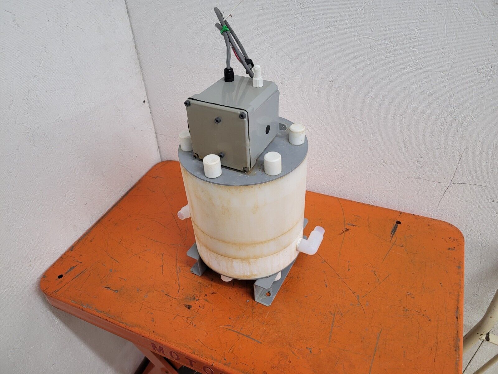 High Purity Chemical Expansion Tank w/ Level Sensor