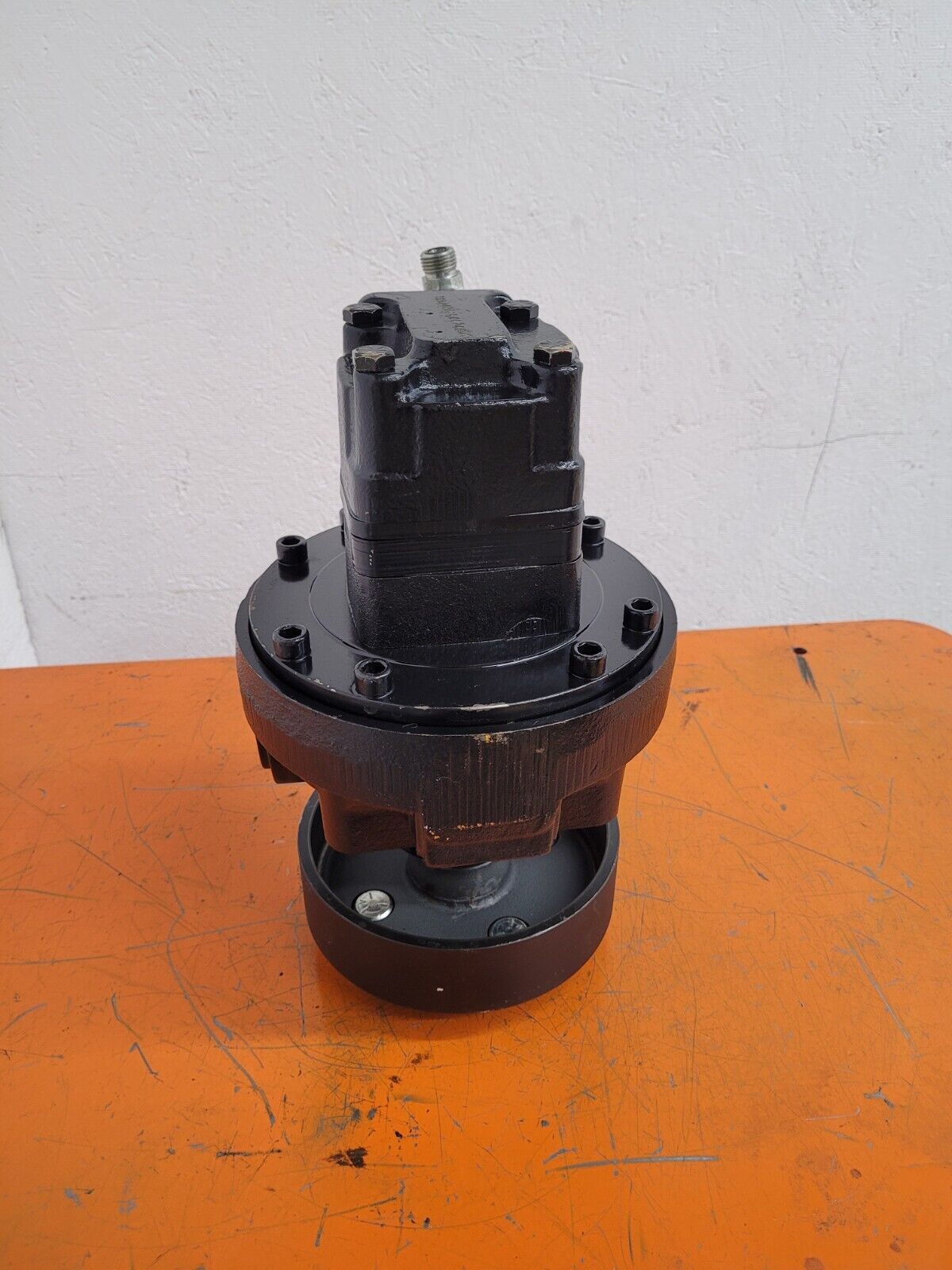 White Drive Products HB Hydraulic Wheel Drive Motor With Holding Brake Unit B