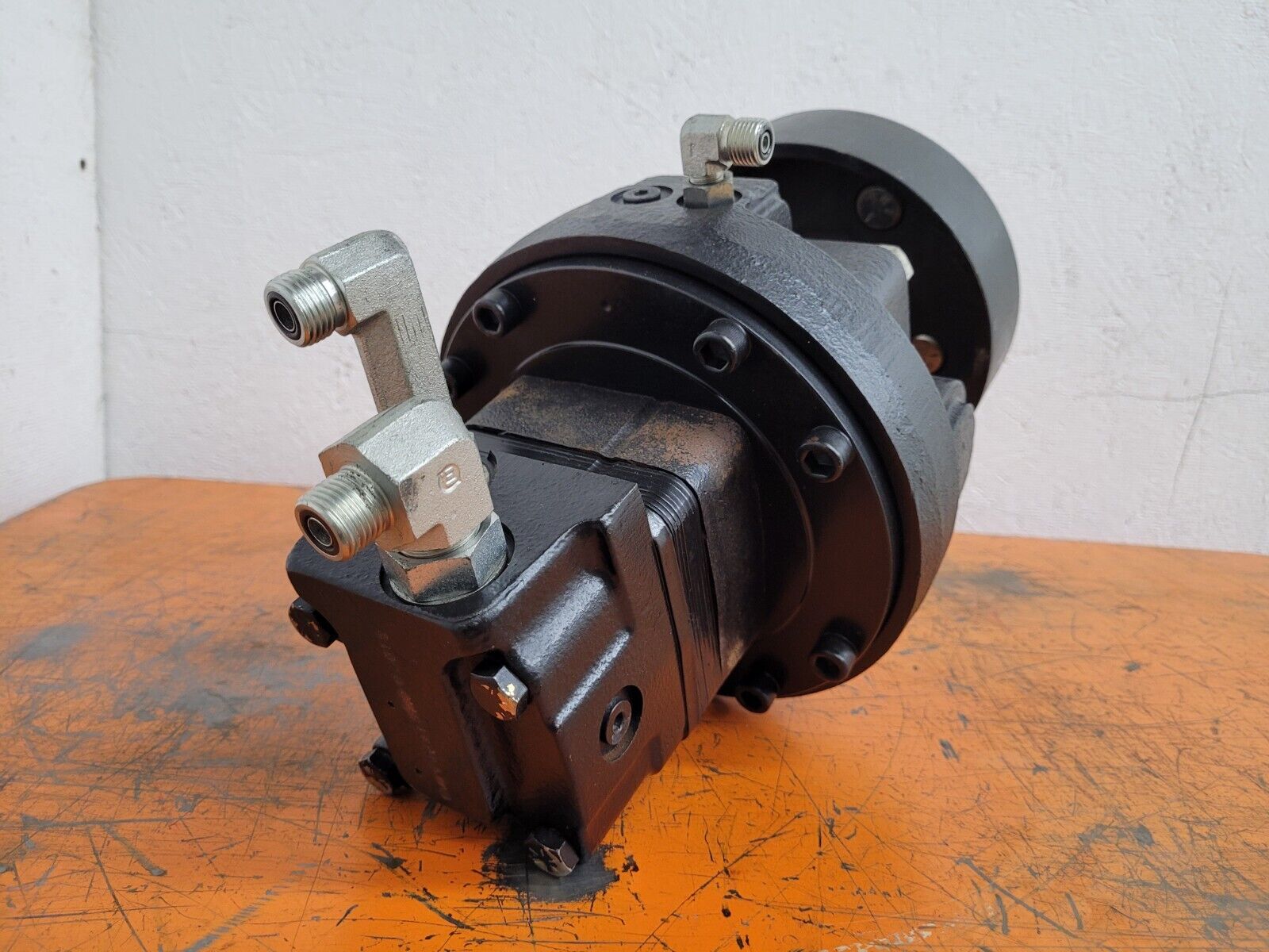 White Drive Products HB Hydraulic Wheel Drive Motor With Holding Brake Unit B2