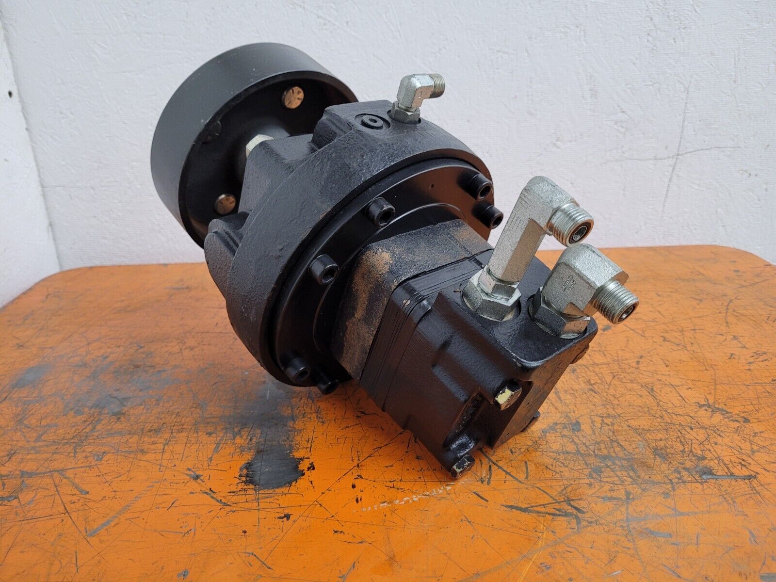 White Drive Products HB Hydraulic Wheel Drive Motor With Holding Brake Unit B2