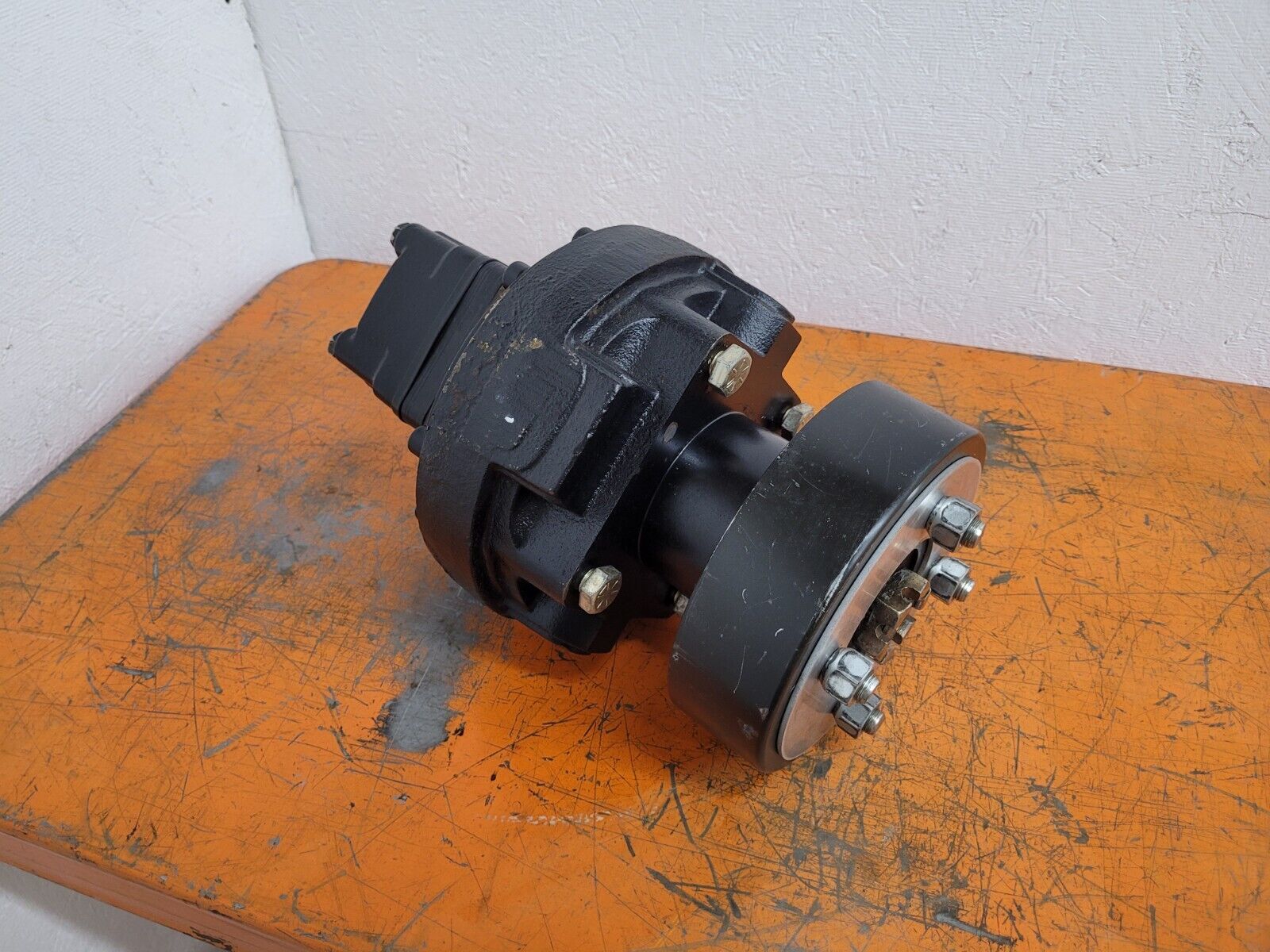 White Drive Products HB Hydraulic Wheel Drive Motor With Holding Brake Unit B2