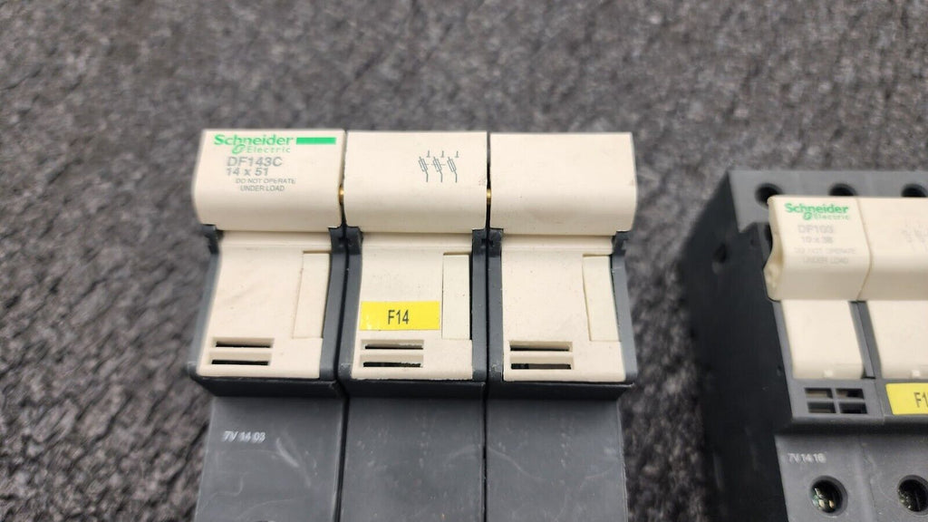 Schneider Electric DF101 DF103 DF143 Lot of 15 Fuse Holders w/ assorted fuses