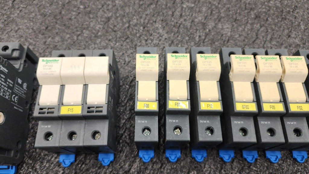 Schneider Electric DF101 DF103 DF143 Lot of 15 Fuse Holders w/ assorted fuses