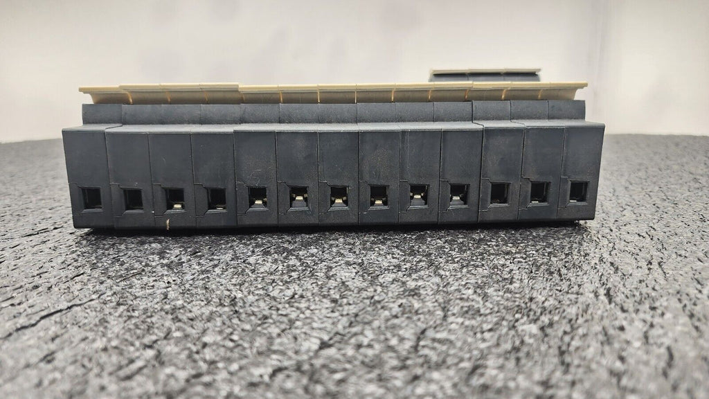 Schneider Electric DF101 DF103 DF143 Lot of 15 Fuse Holders w/ assorted fuses
