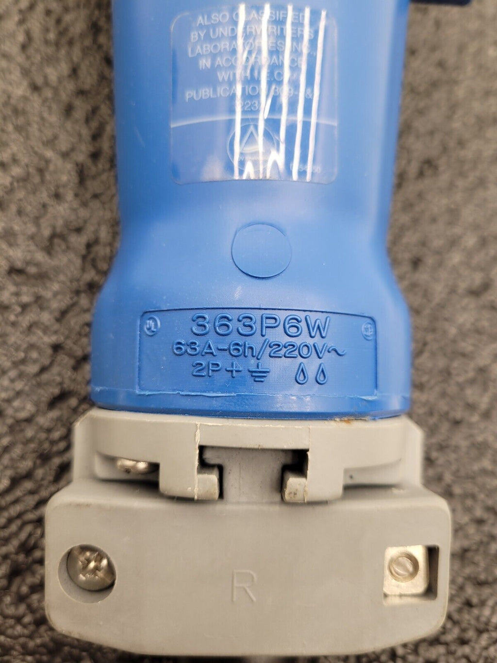 Hubbell 363P6W 63A - 6h 220V 2P3W Pin & Sleeve Male Connector w/ Pilot Pin