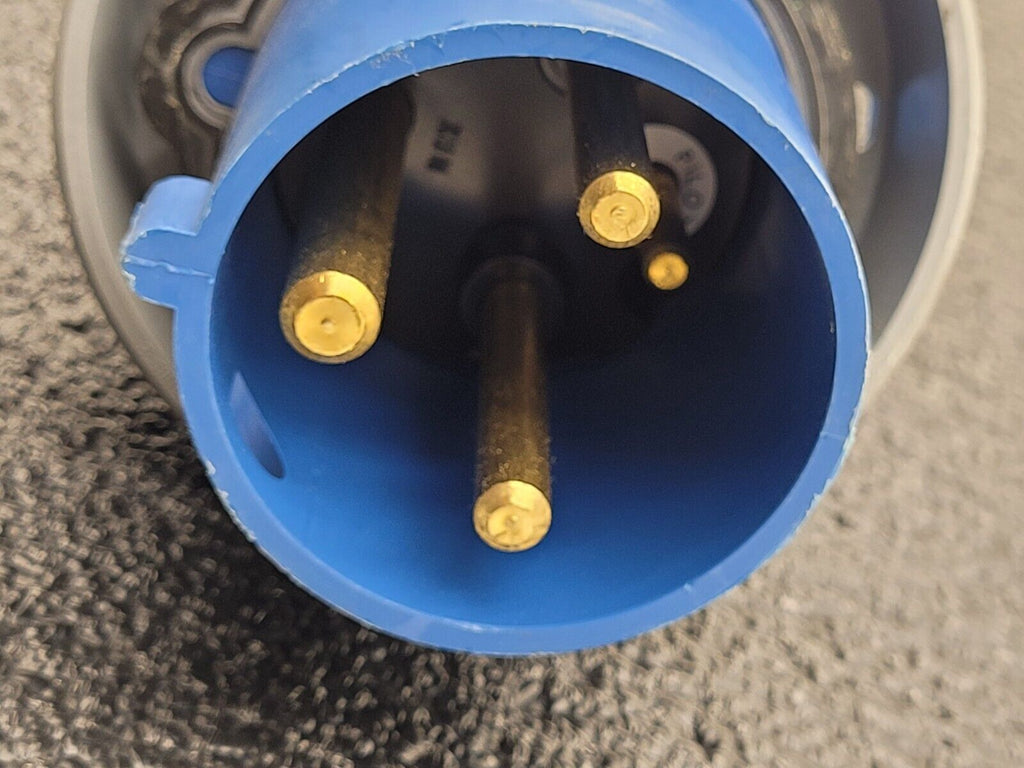 Hubbell 363P6W 63A - 6h 220V 2P3W Pin & Sleeve Male Connector w/ Pilot Pin