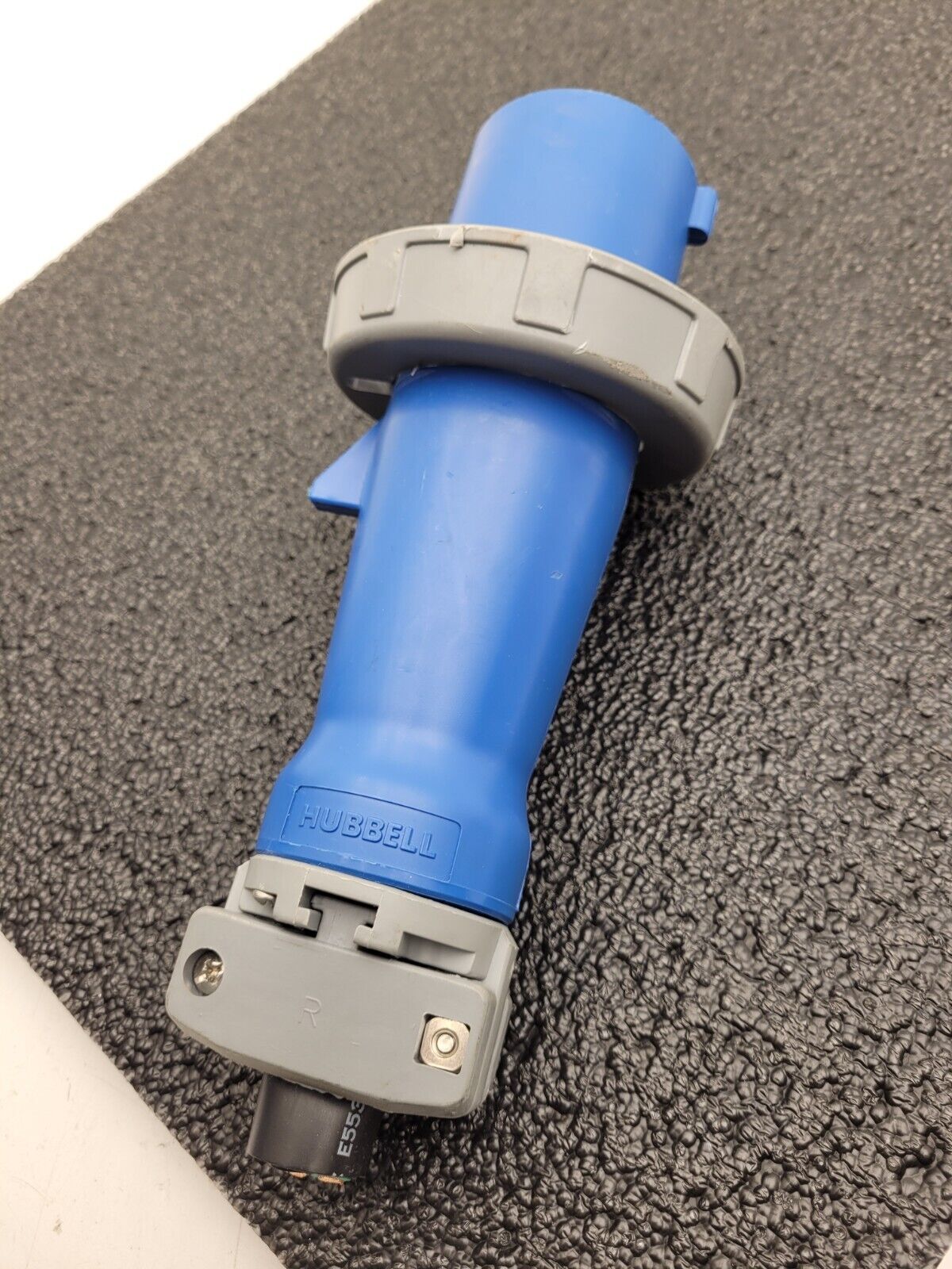 Hubbell 363P6W 63A - 6h 220V 2P3W Pin & Sleeve Male Connector w/ Pilot Pin