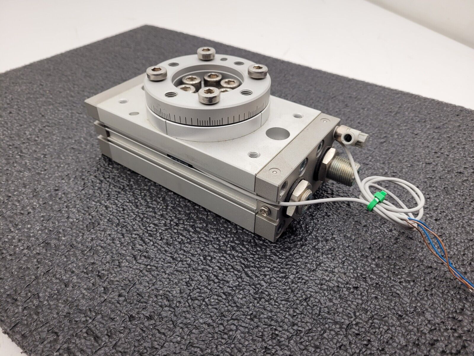 SMC MSQB100A Pneumatic Rotary Actuator Table w/ 2x D-A93 Autoswitches Sensors