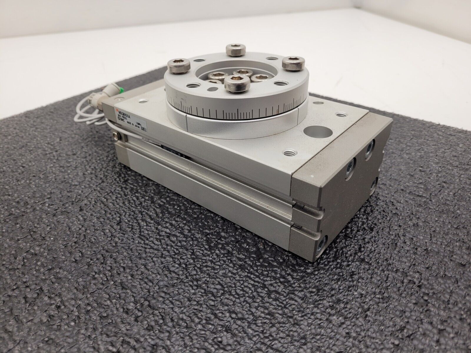 SMC MSQB100A Pneumatic Rotary Actuator Table w/ 2x D-A93 Autoswitches Sensors