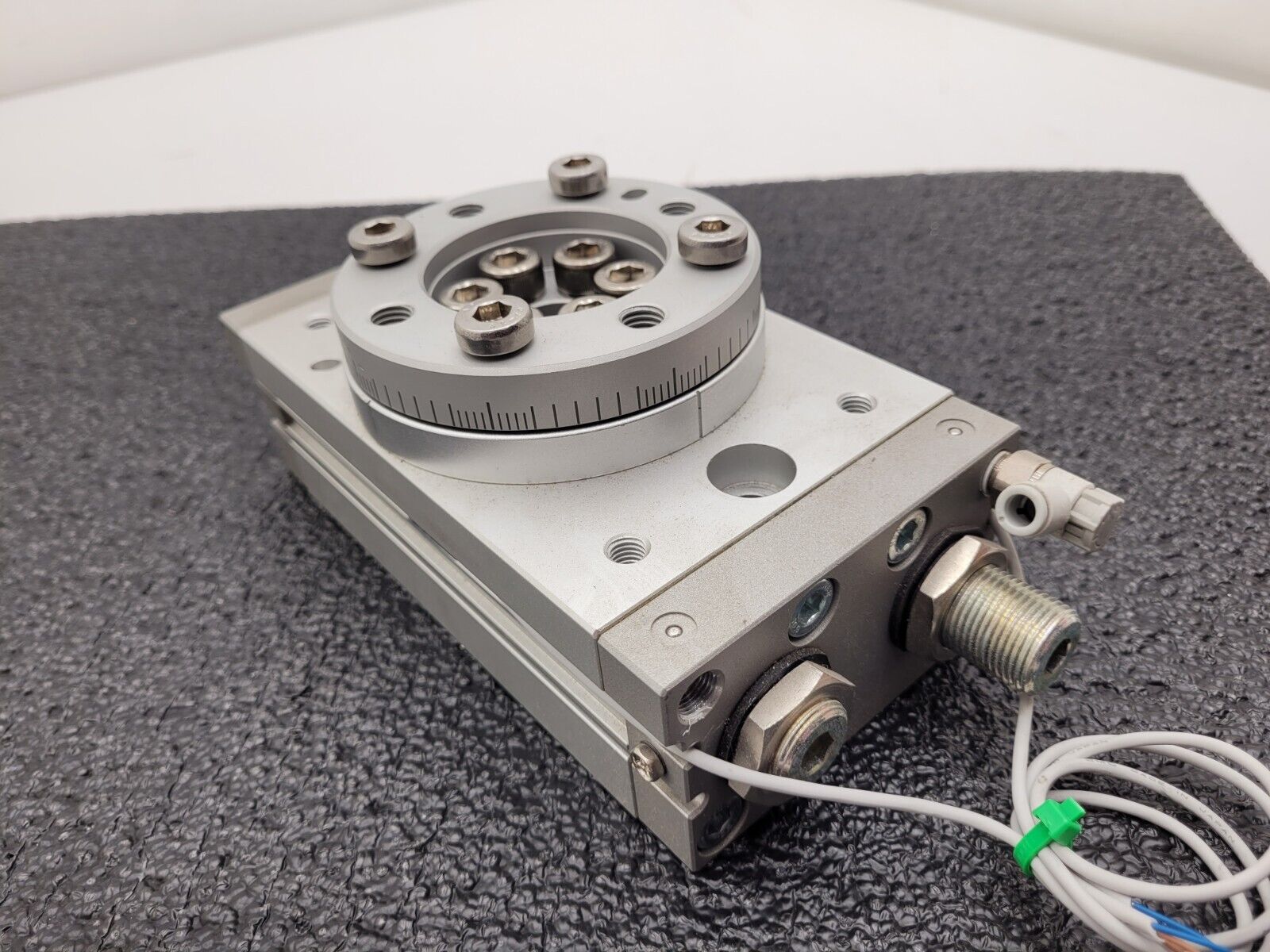 SMC MSQB100A Pneumatic Rotary Actuator Table w/ 2x D-A93 Autoswitches Sensors