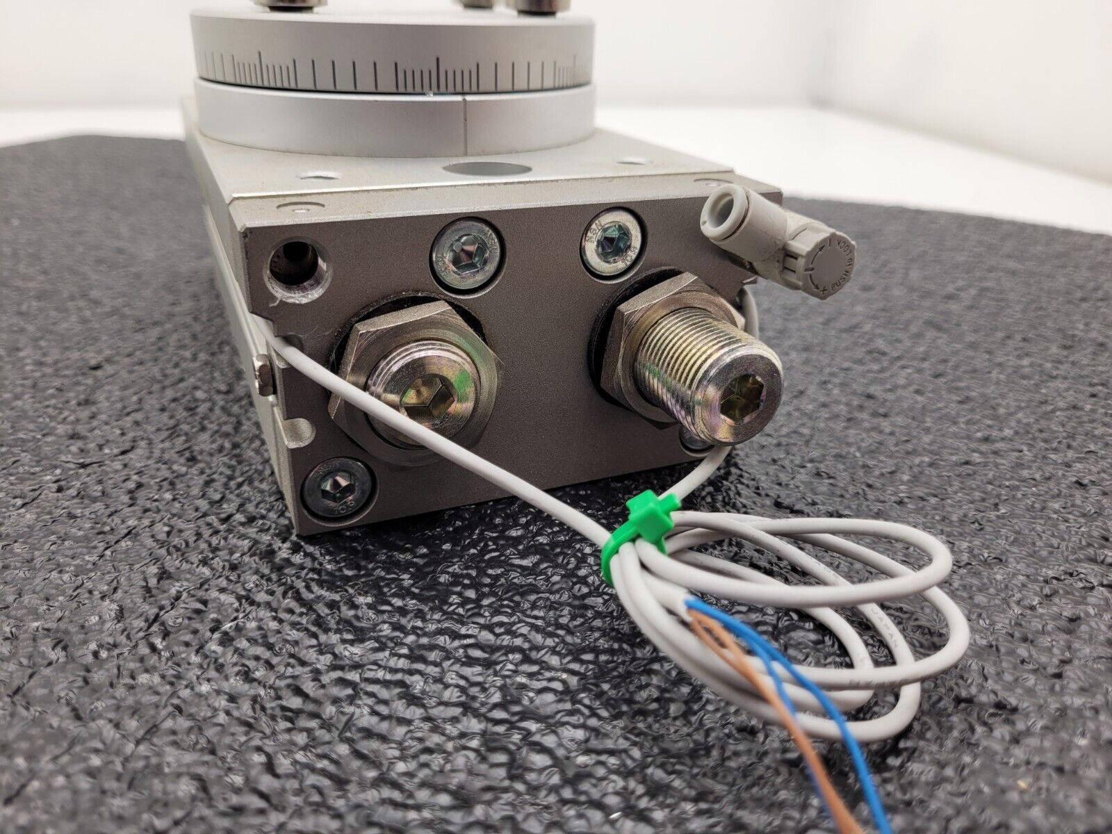 SMC MSQB100A Pneumatic Rotary Actuator Table w/ 2x D-A93 Autoswitches Sensors